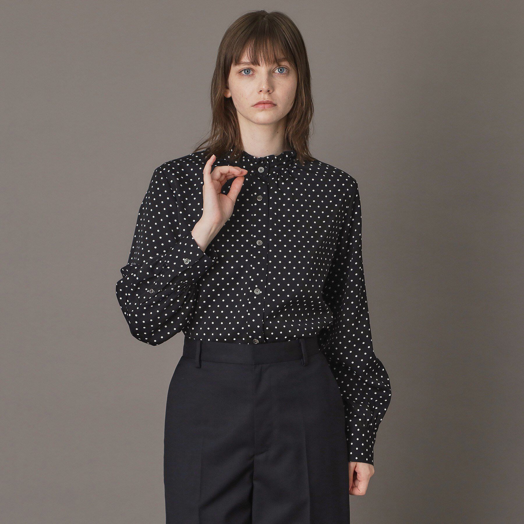 DRESSTERIOR「ドットスタンドフリルネックブラウス」|シャツ・ブラウス|