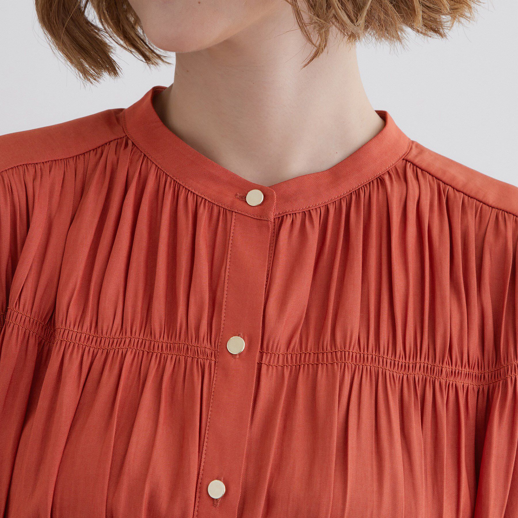 grove「【二の腕/体型カバー】メリハリシルエットが叶うシャーリングブラウス」|シャツ・ブラウス|