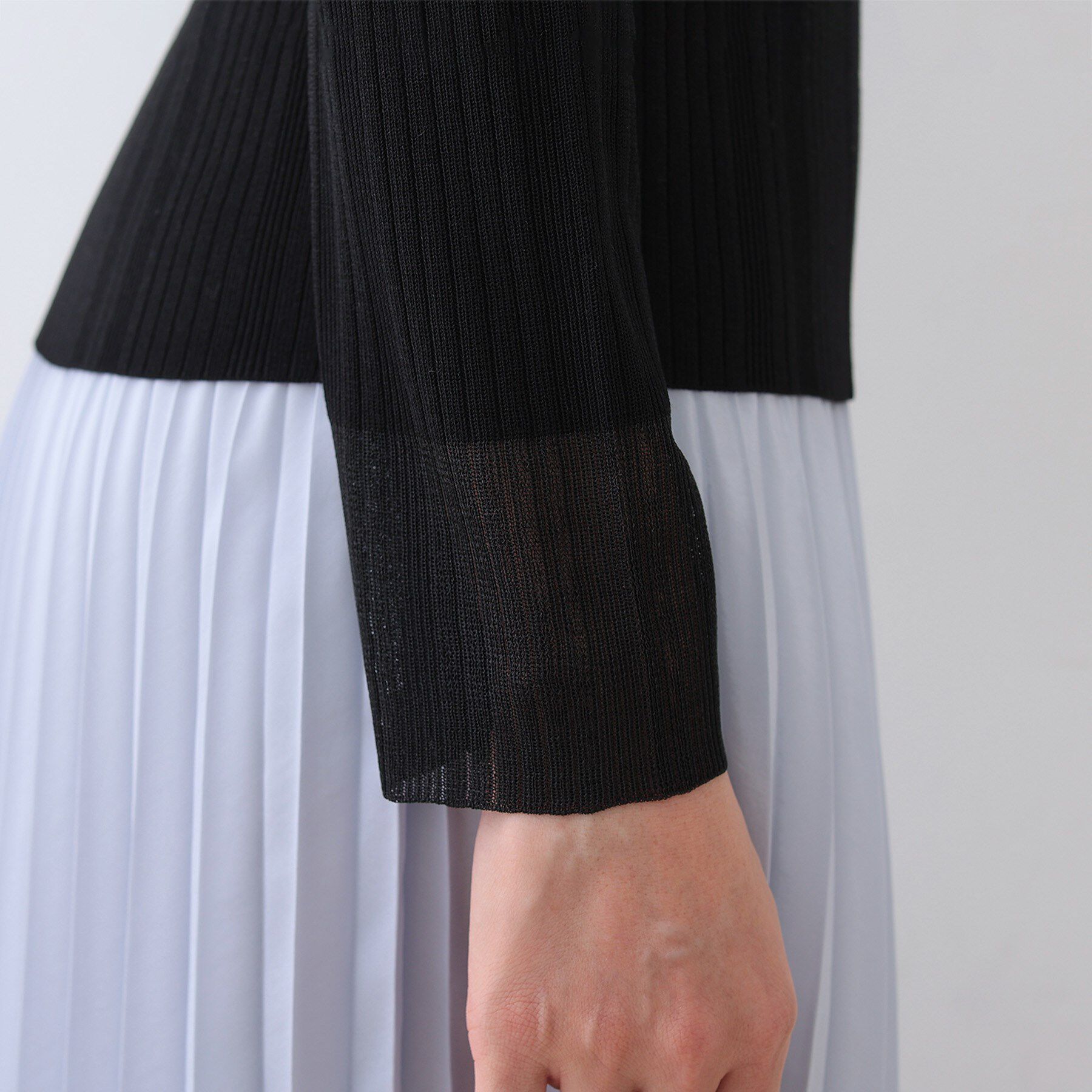 INDIVI「【洗える／袖口シアー】コンパクトVネックニット」|ニット・セーター|