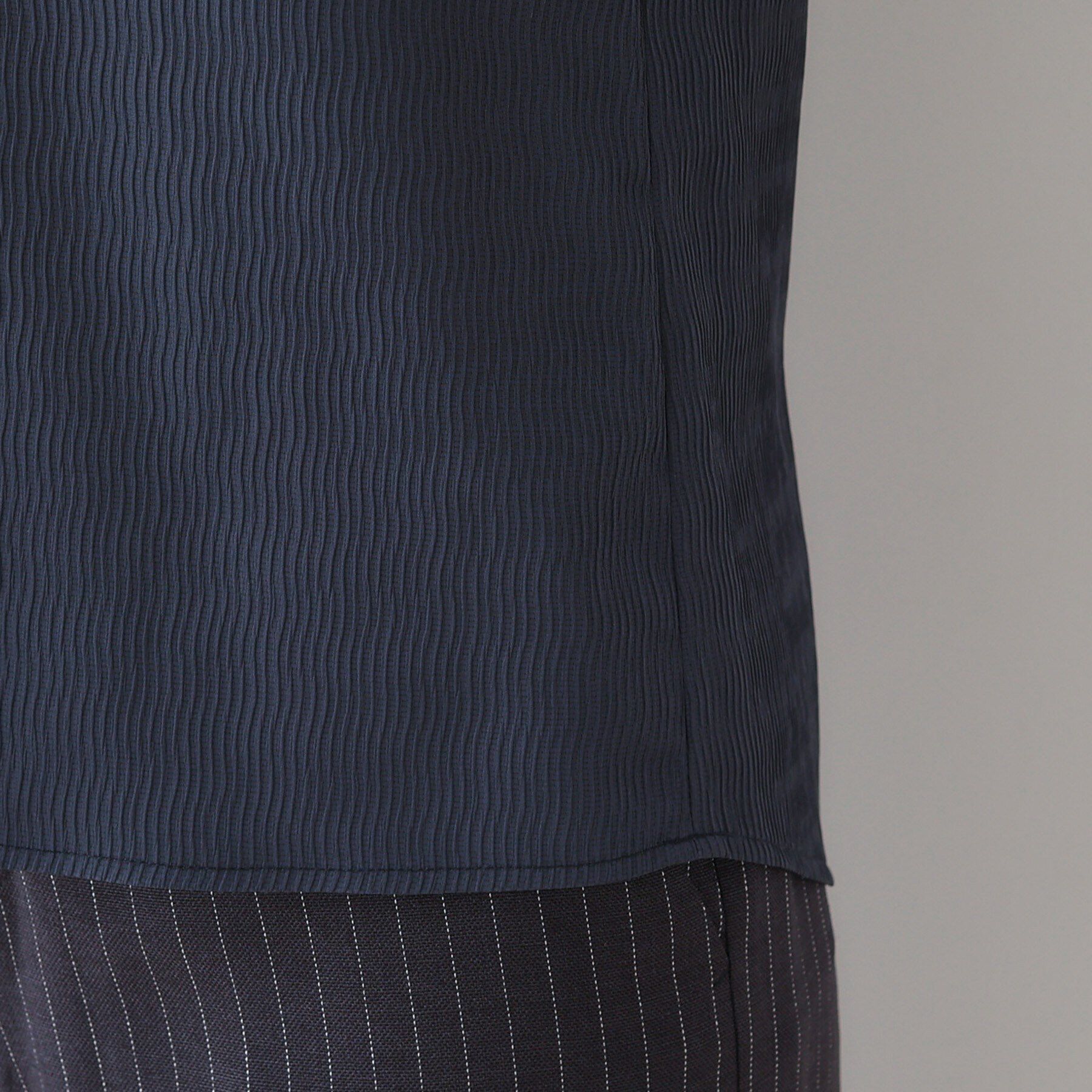 INDIVI「【洗える／凹凸素材】シンプルVネックブラウス」|シャツ・ブラウス|