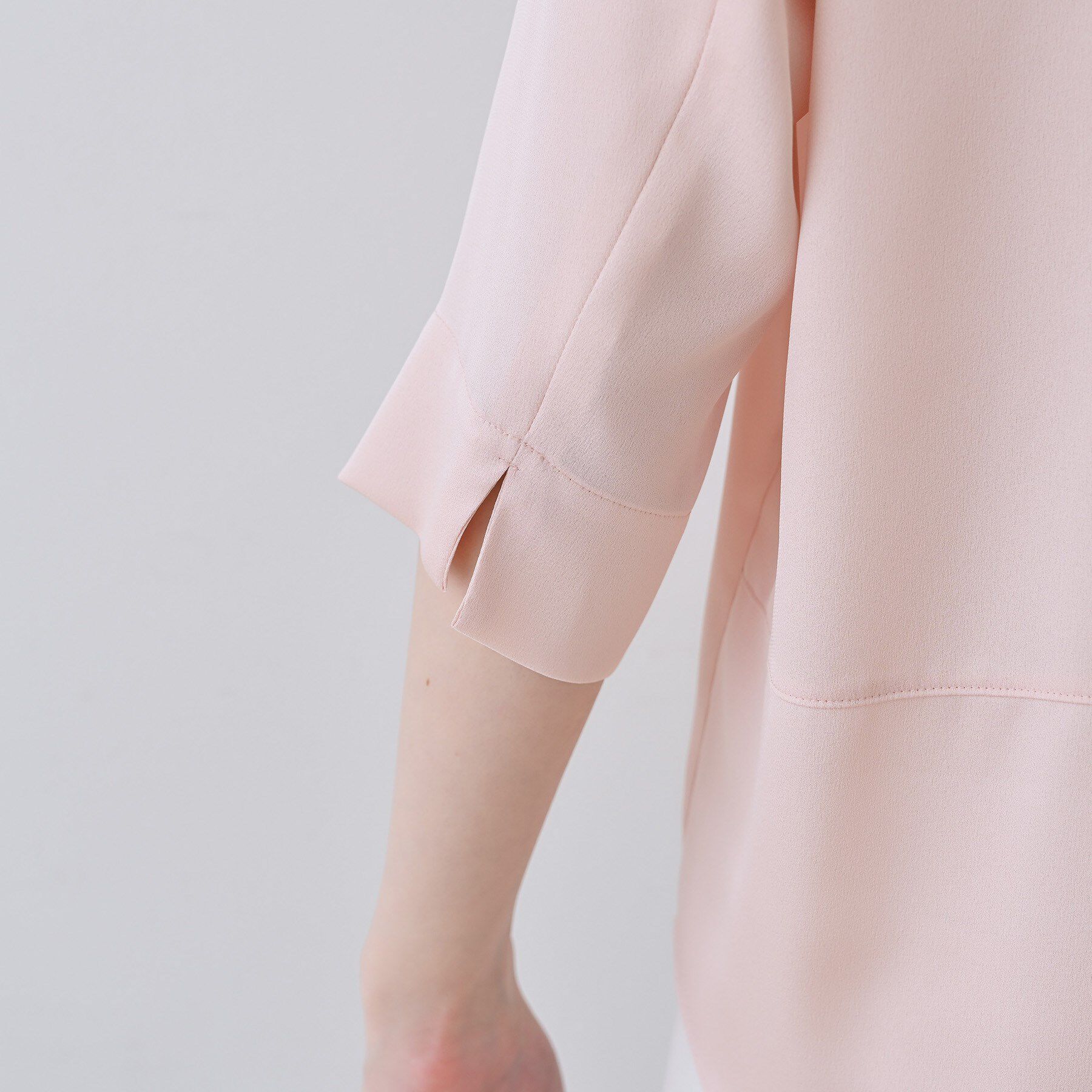 INDIVI「【洗える／5分袖】シルク風素材オフィスブラウス」|シャツ・ブラウス|