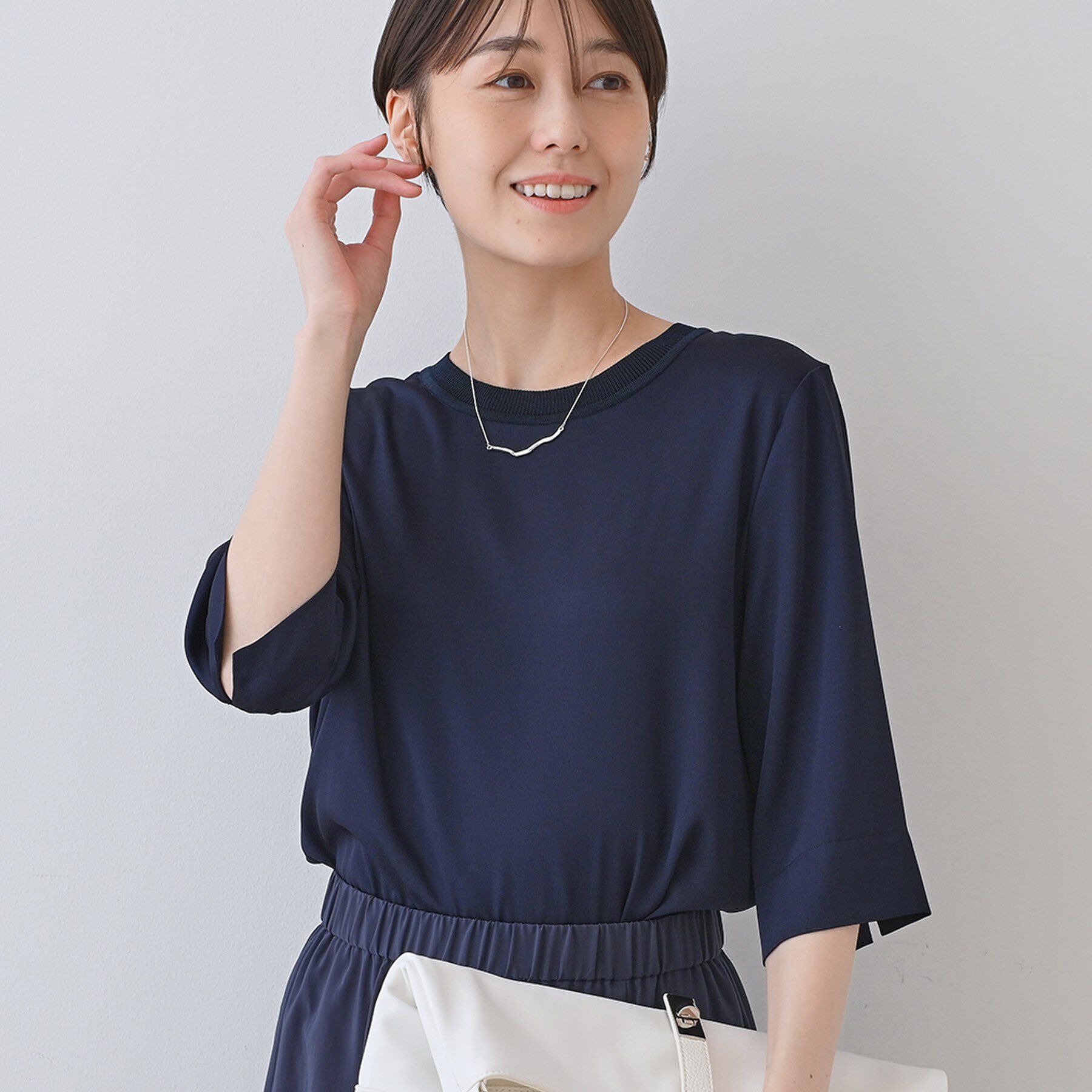 INDIVI「【洗える／5分袖】シルク風素材オフィスブラウス」|シャツ・ブラウス|ネイビー(694)