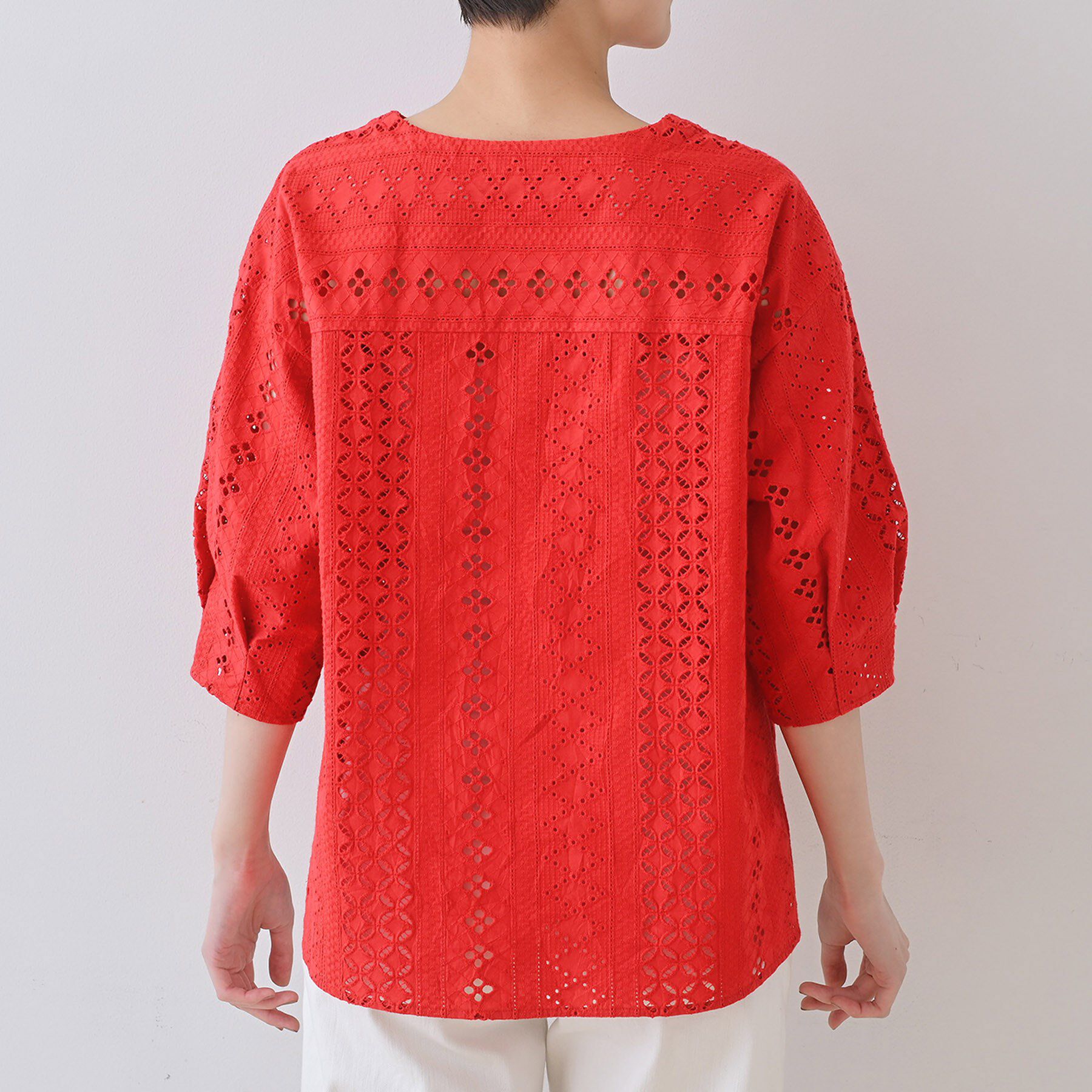 INDIVI「【刺繍／レース】スラッシュネックブラウス」|シャツ・ブラウス|