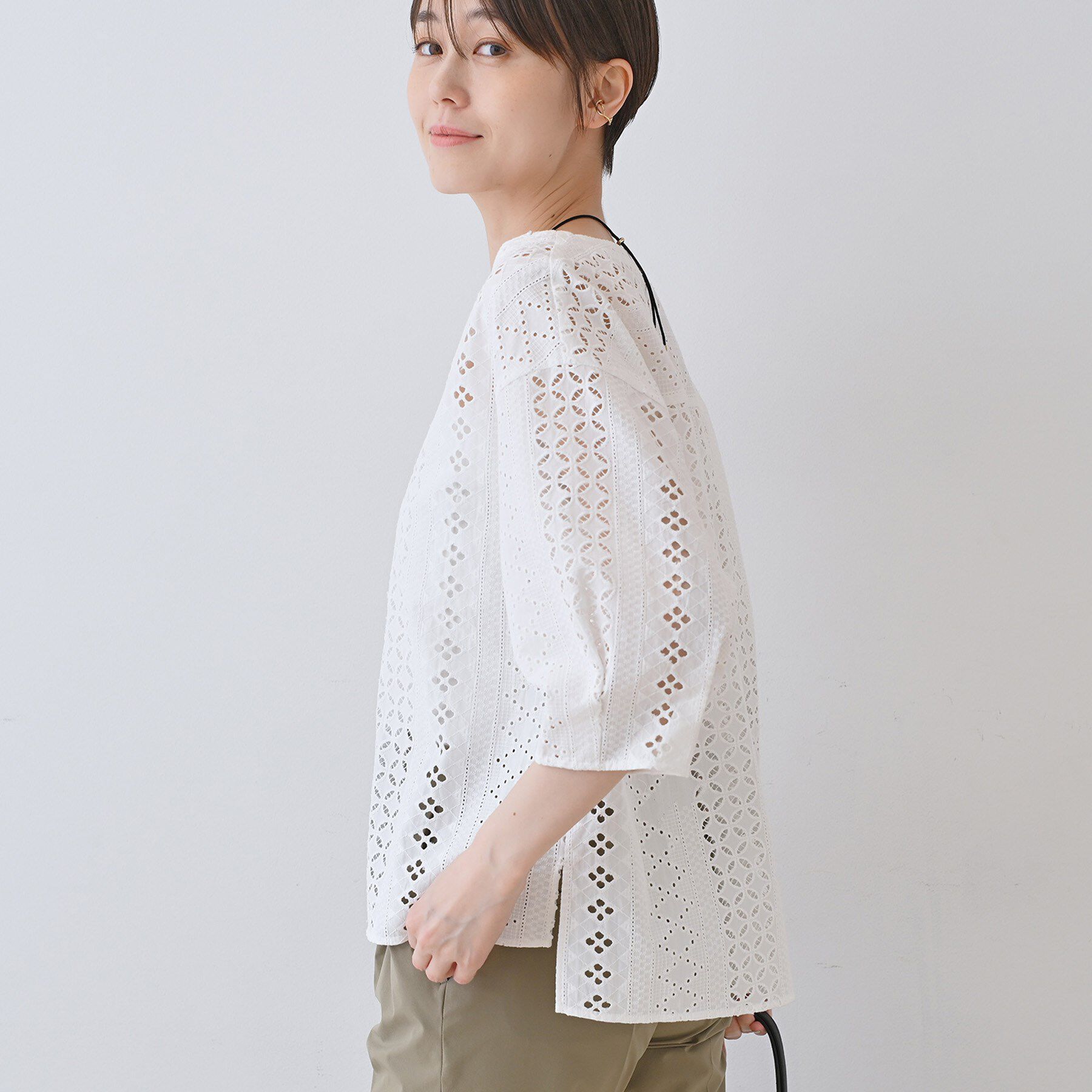 INDIVI「【刺繍／レース】スラッシュネックブラウス」|シャツ・ブラウス|