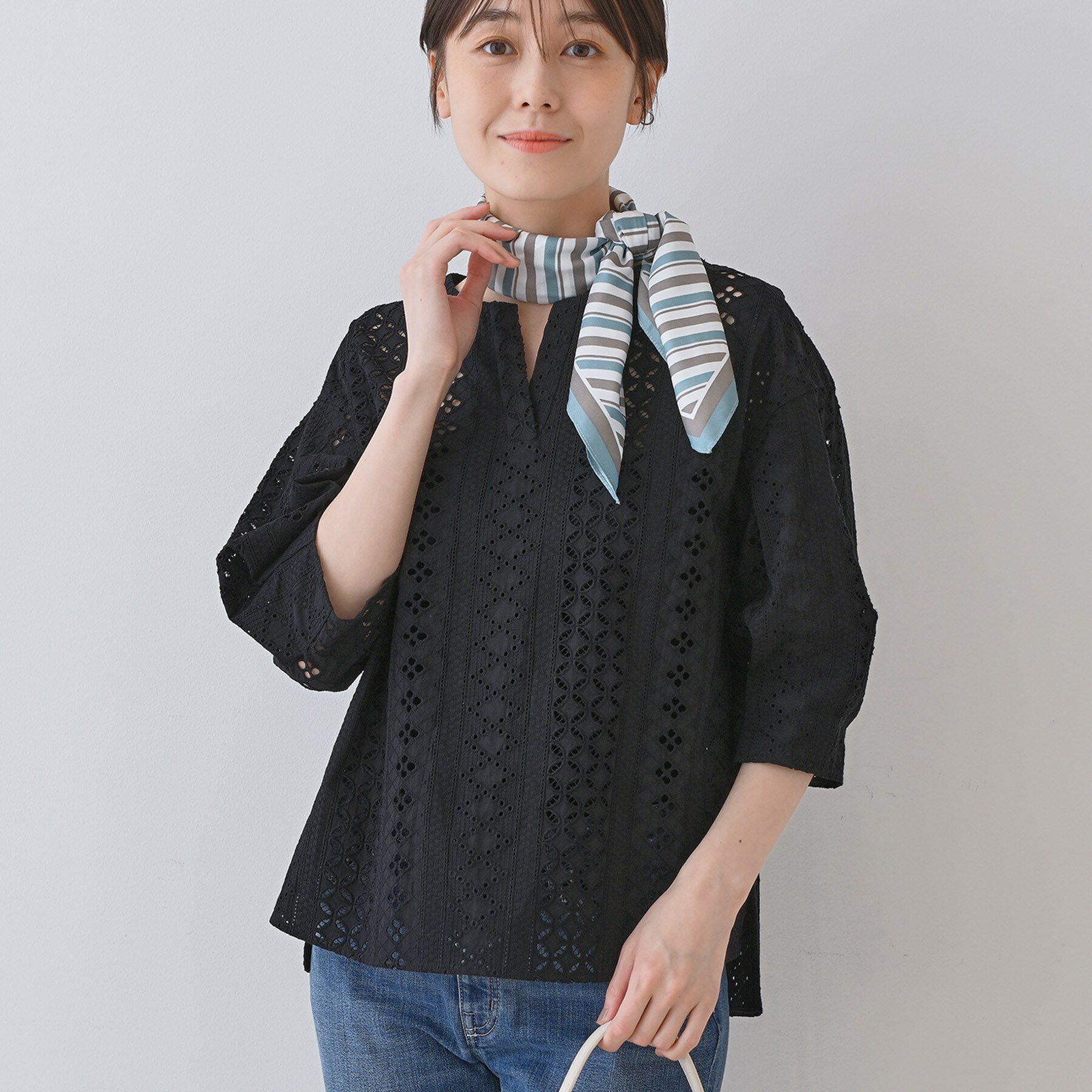 INDIVI「【刺繍／レース】スラッシュネックブラウス」|シャツ・ブラウス|ブラック(019)