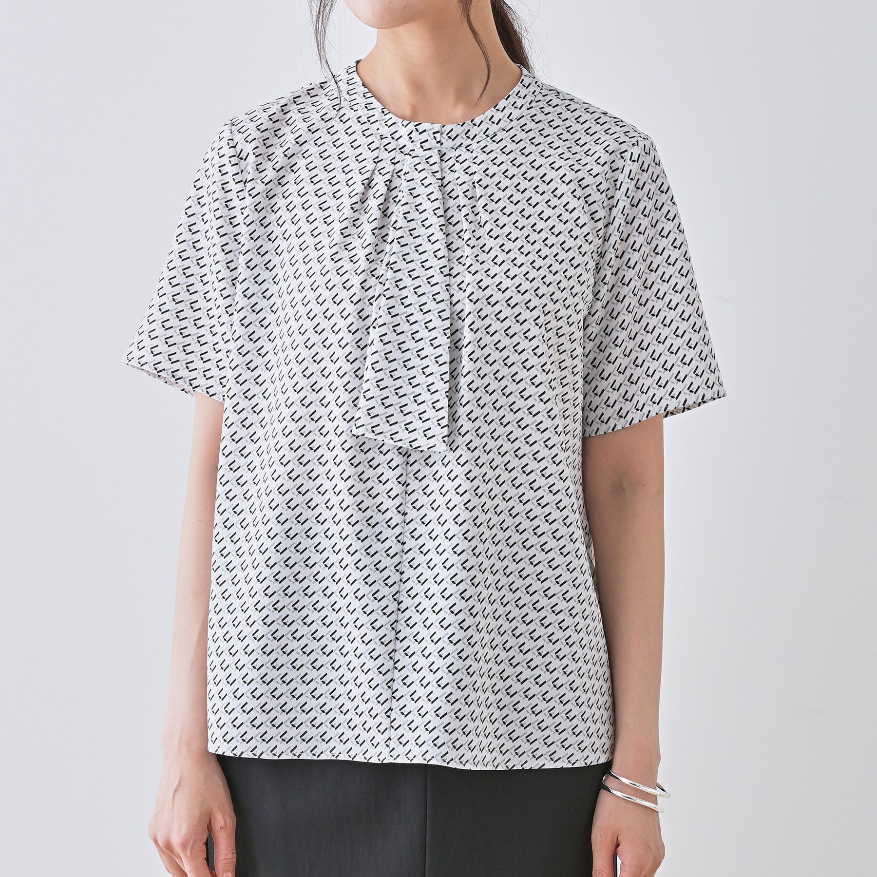 INDIVI「【洗える／UVケア】幾何学柄＆無地ボウタイブラウス」|シャツ・ブラウス|