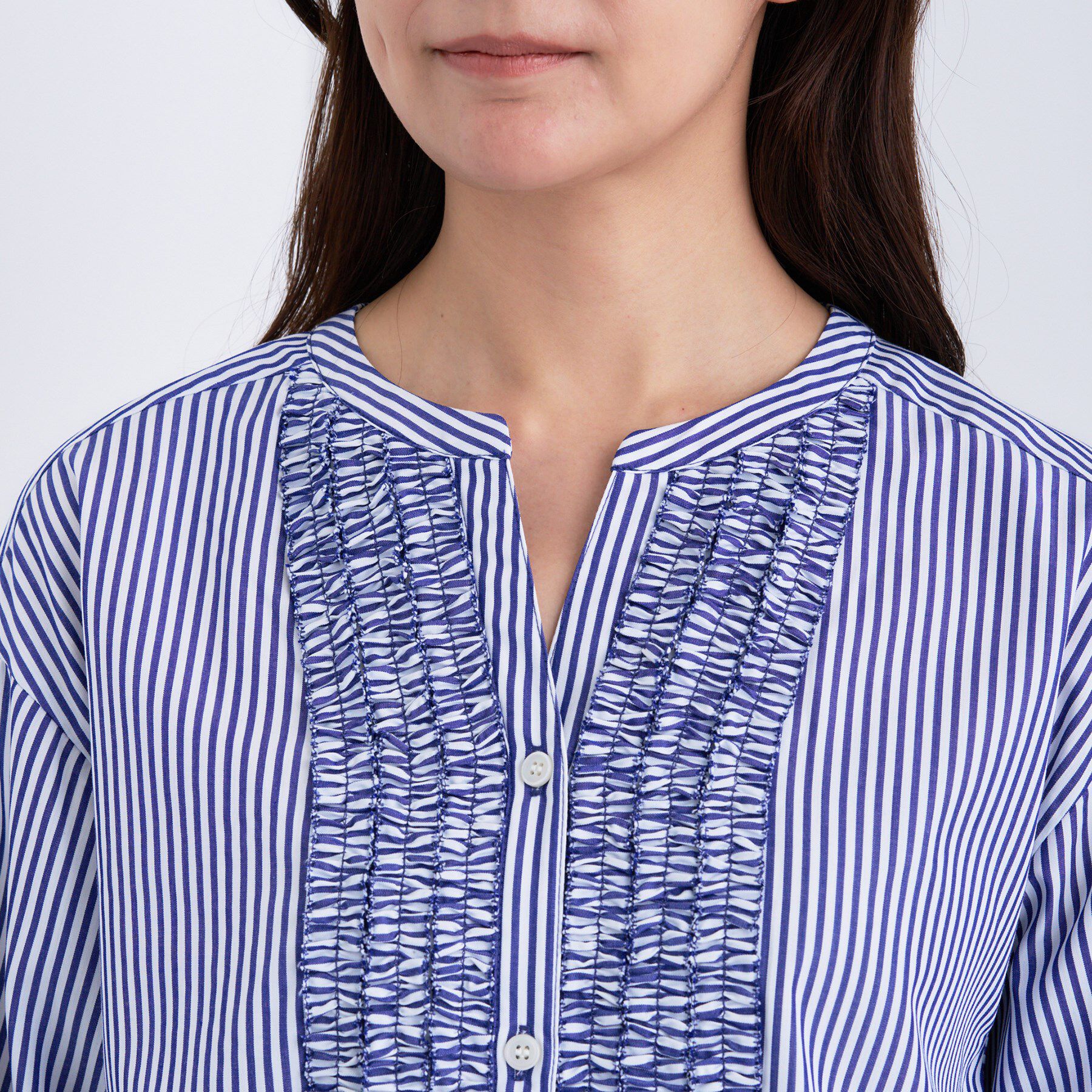 INDIVI「【洗える】胸元タックフリル長袖ブラウス」|シャツ・ブラウス|