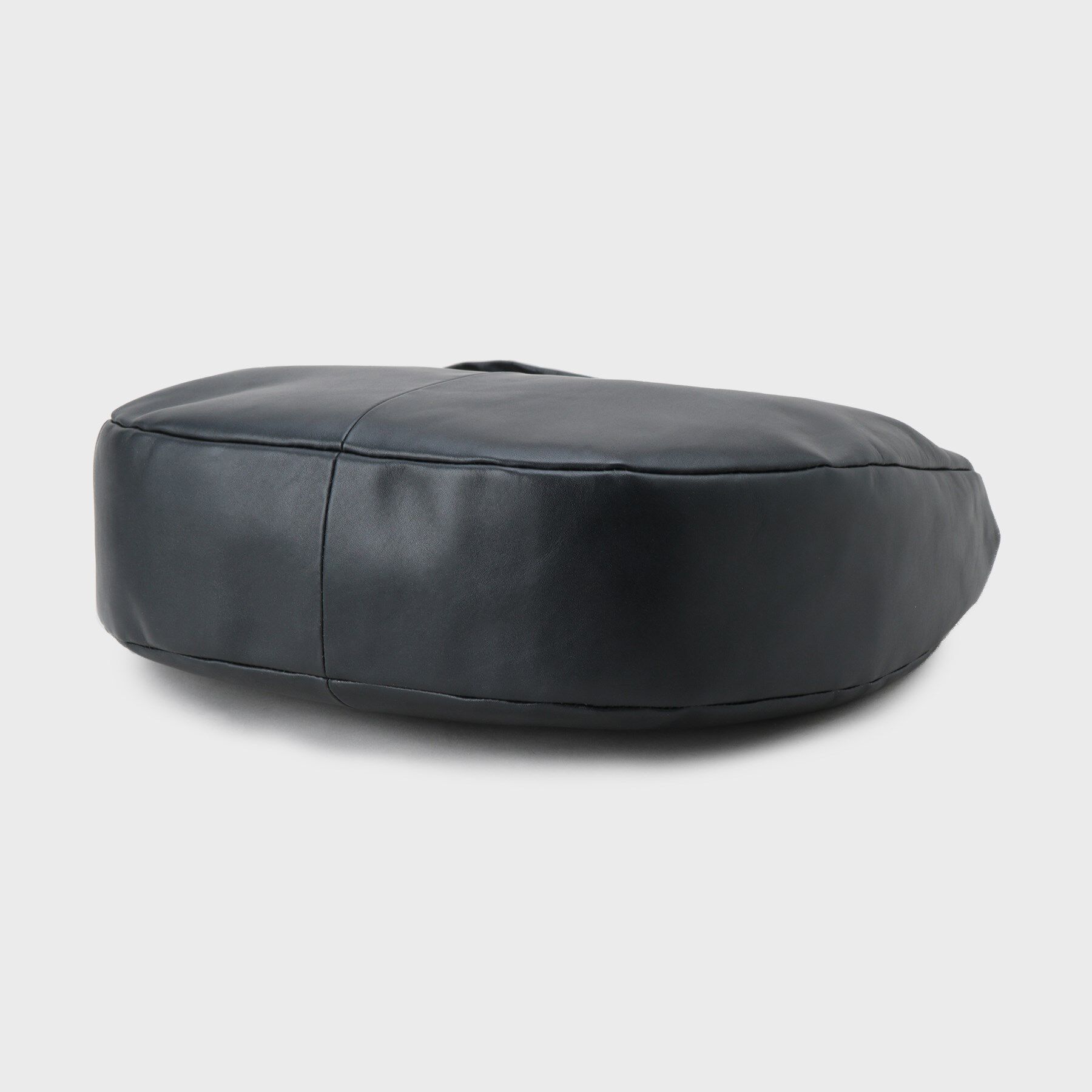 tk.TAKEO KIKUCHI「【牛革使用】リアルレザーラウンドショルダーバッグ」|ショルダー・メッセンジャー|