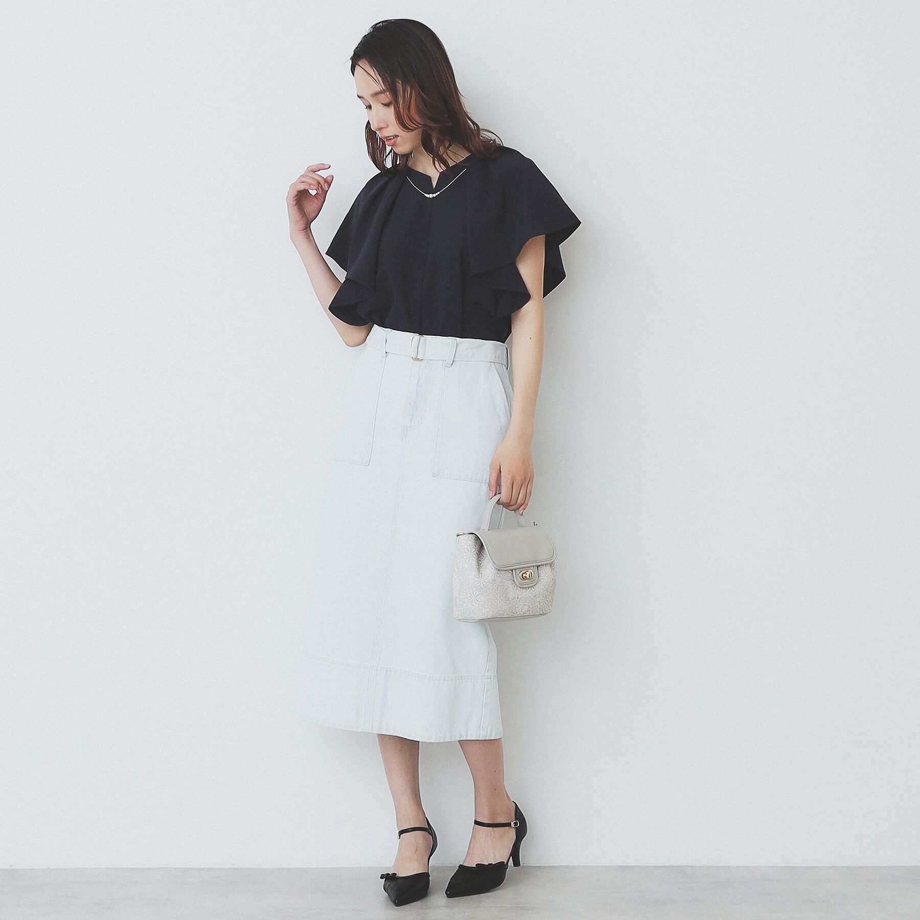 index「《7色展開/S-LLサイズ》フリルタックスリーブキーネックブラウス【吸水速乾/洗濯機可/イージーアイ」|シャツ・ブラウス|