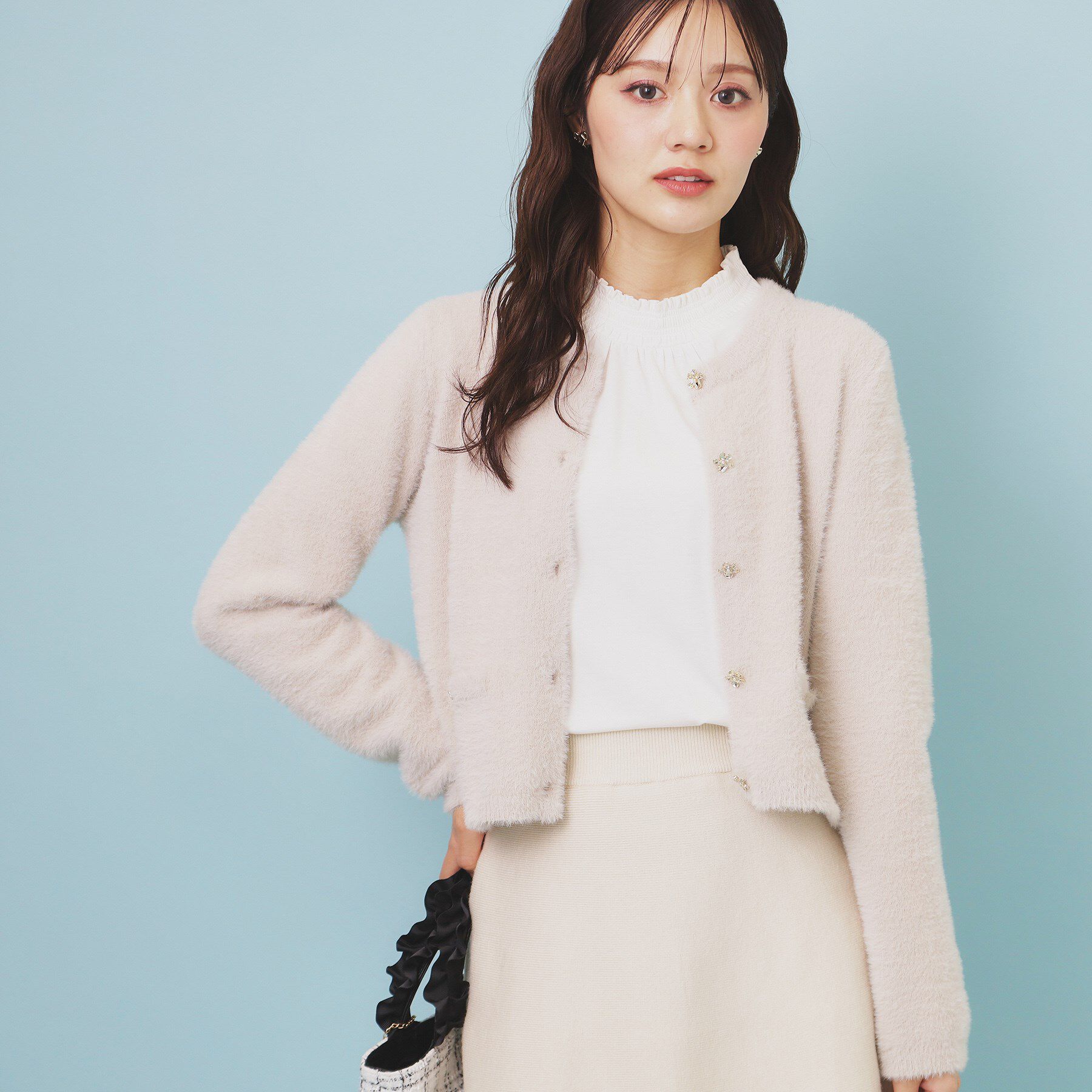 index「フェザーヤーンフラワーボタンカーディガン【洗濯機OK】」|カーディガン|グレージュ(050)