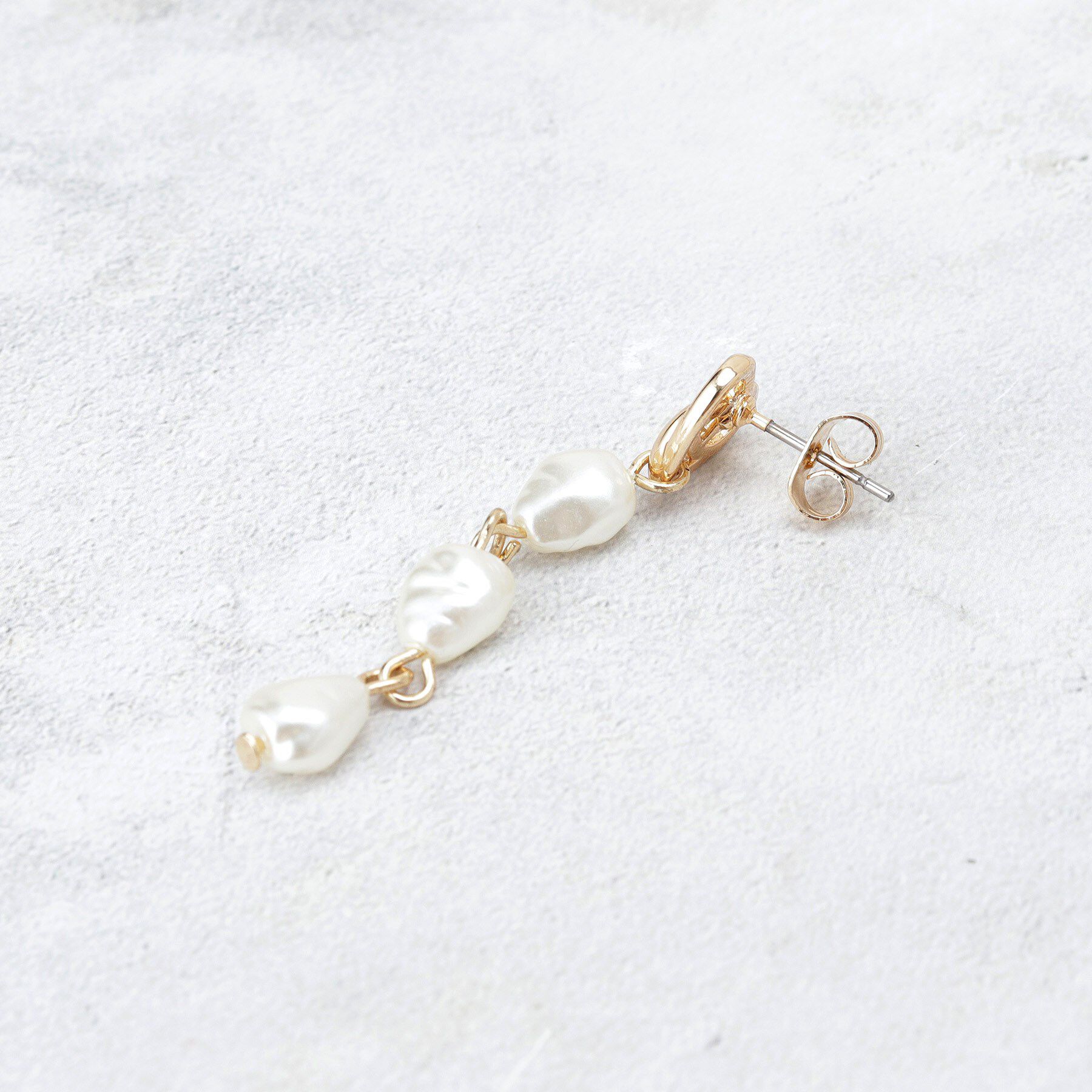 OPAQUE.CLIP「メタル&times;フェイクパールロングピアス」|ピアス|