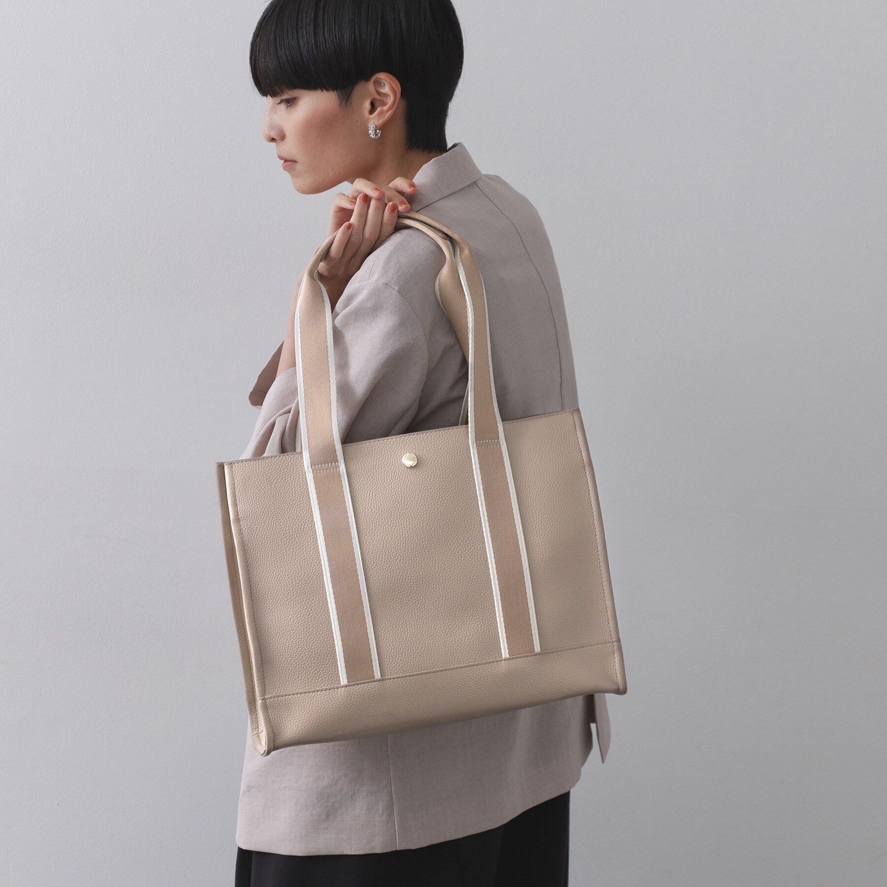 OPAQUE.CLIP「【3層仕様/A4サイズ対応】ラインテープスクエアトートバッグ」|トートバッグ|ベージュ(052)