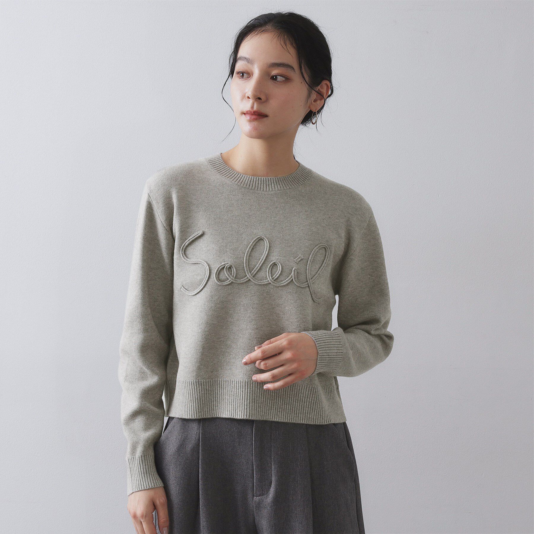 OPAQUE.CLIP「チェーン刺繍ロゴニット【洗濯機OK】」|ニット・セーター|