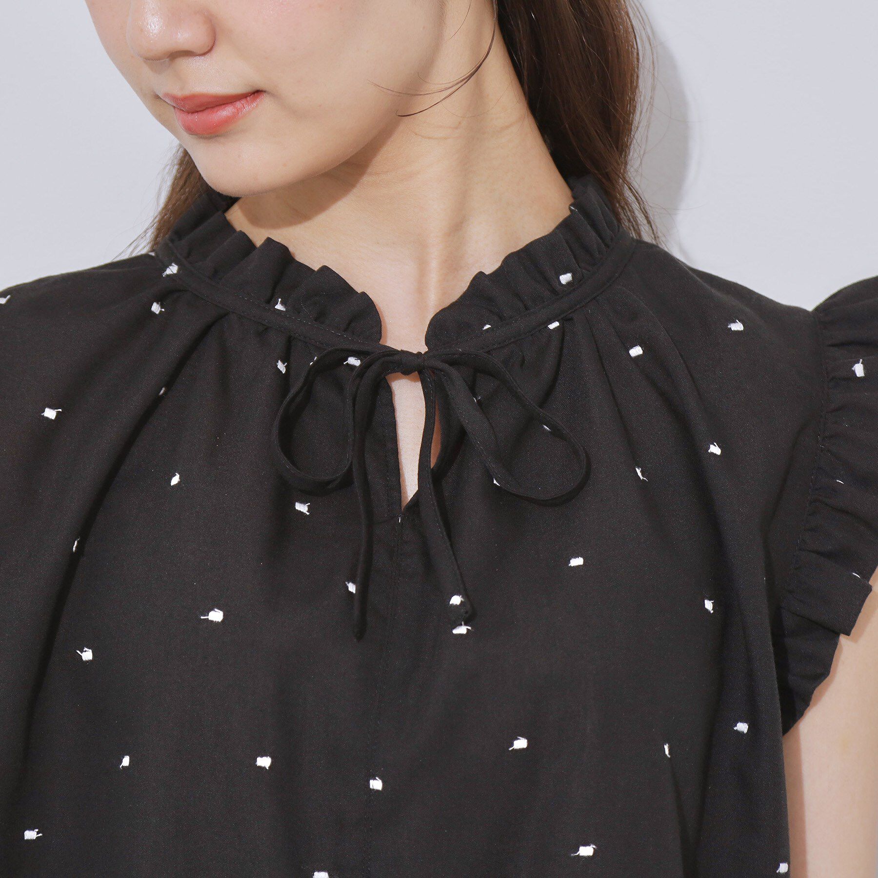 Couture broach「【マシンウォッシャブル】ドット刺繍リボンデザインブラウス」|シャツ・ブラウス|