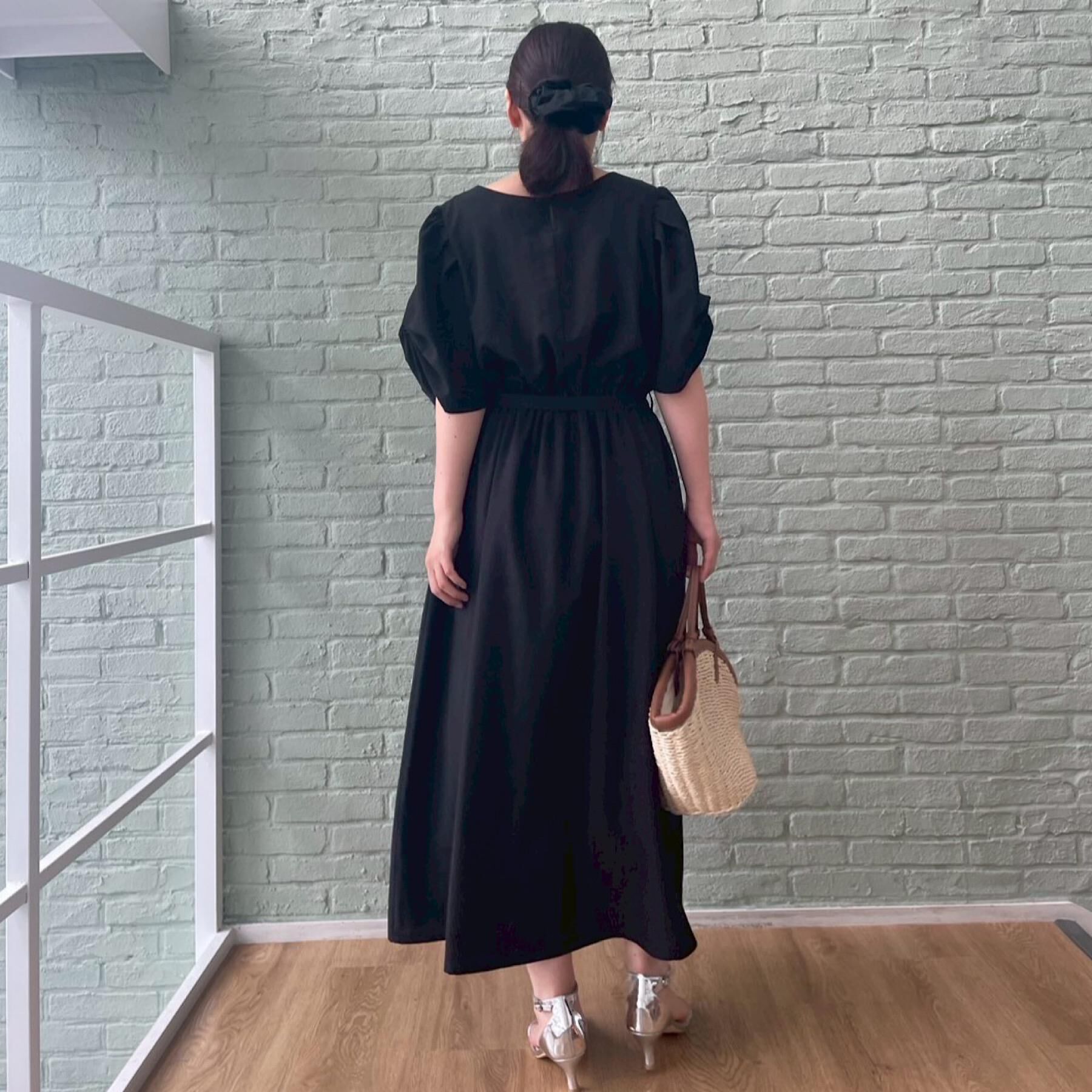 Couture broach「【マシンウォッシャブル・二の腕カバー】ウエストベルトVネックワンピース」|ワンピース|