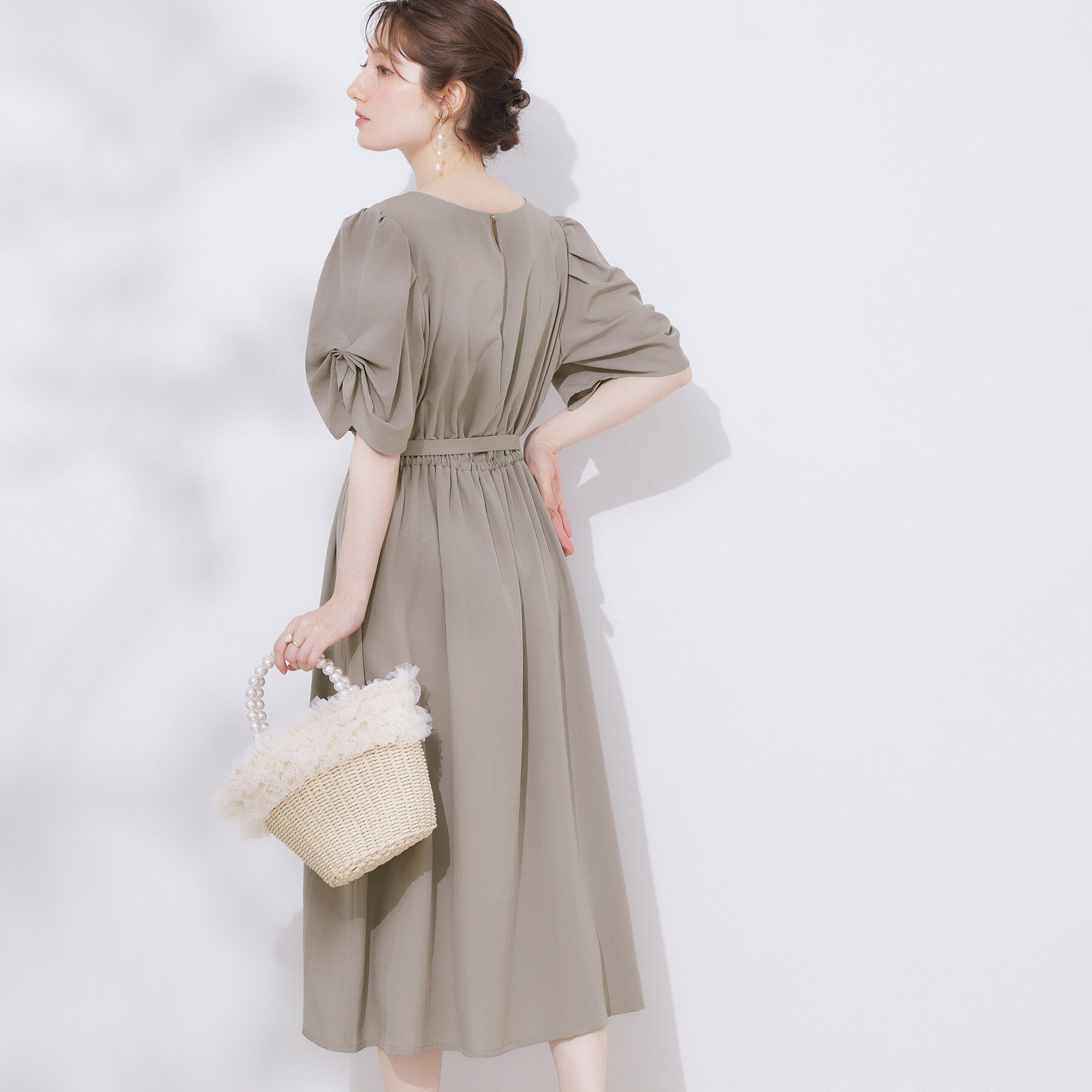 Couture broach「【マシンウォッシャブル・二の腕カバー】ウエストベルトVネックワンピース」|ワンピース|