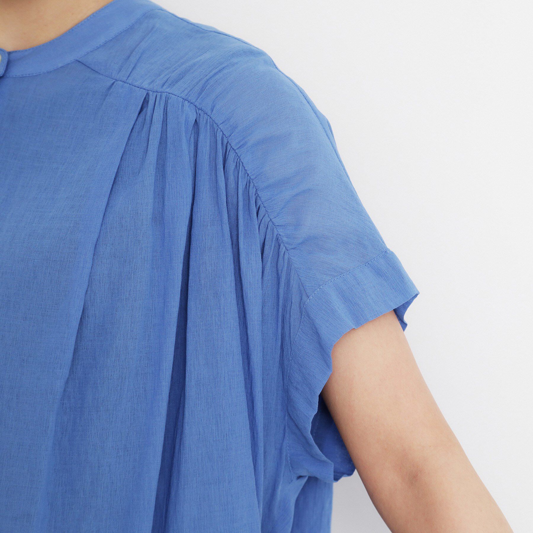 THE SHOP TK「麻調シアーフリルギャザーブラウス【洗える】」|シャツ・ブラウス|