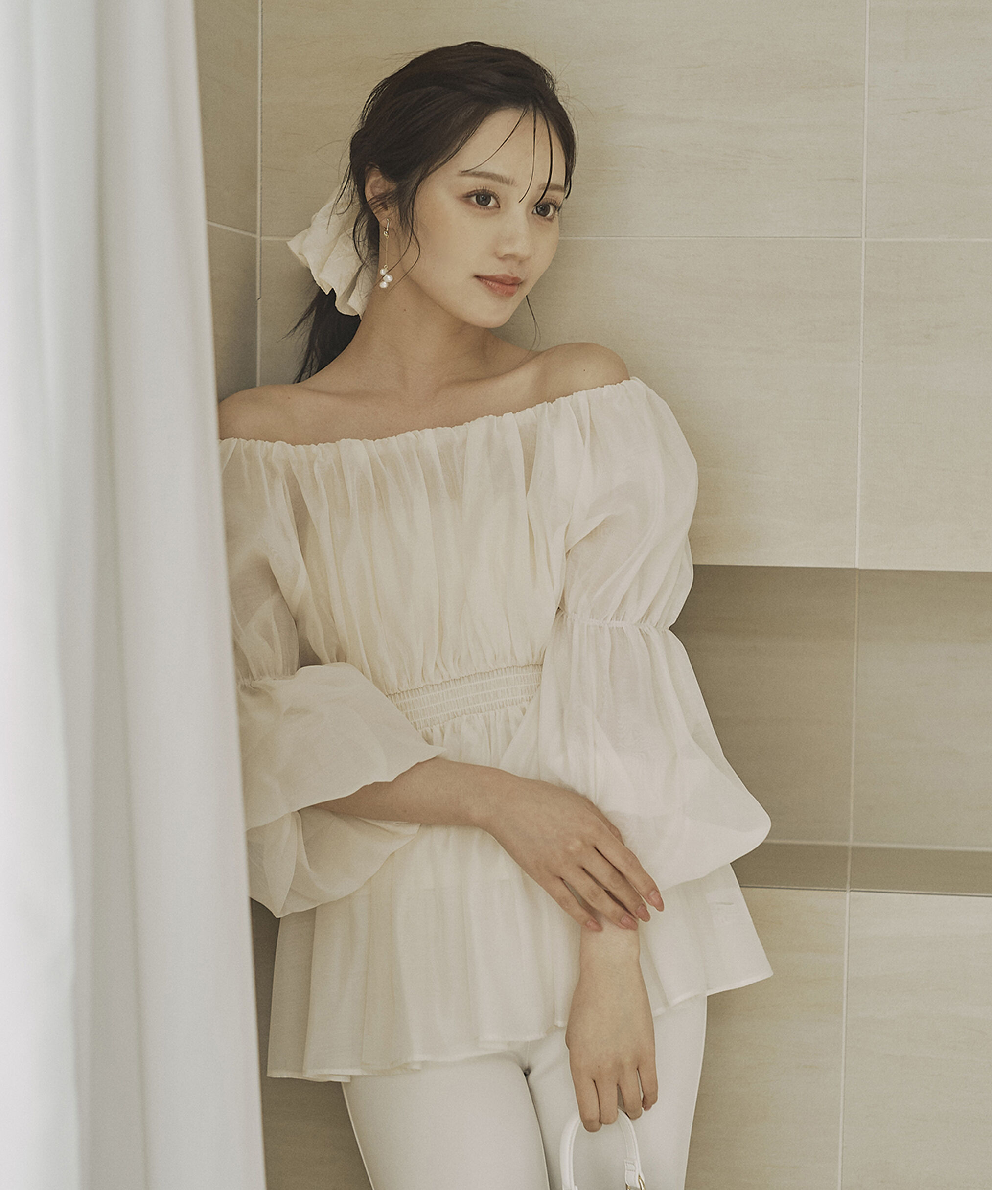 PROPORTION BODY DRESSING「＜ウォッシャブル＞バルーンスリーブオフショルブラウス 25AW」|シャツ・ブラウス|エクリュ1