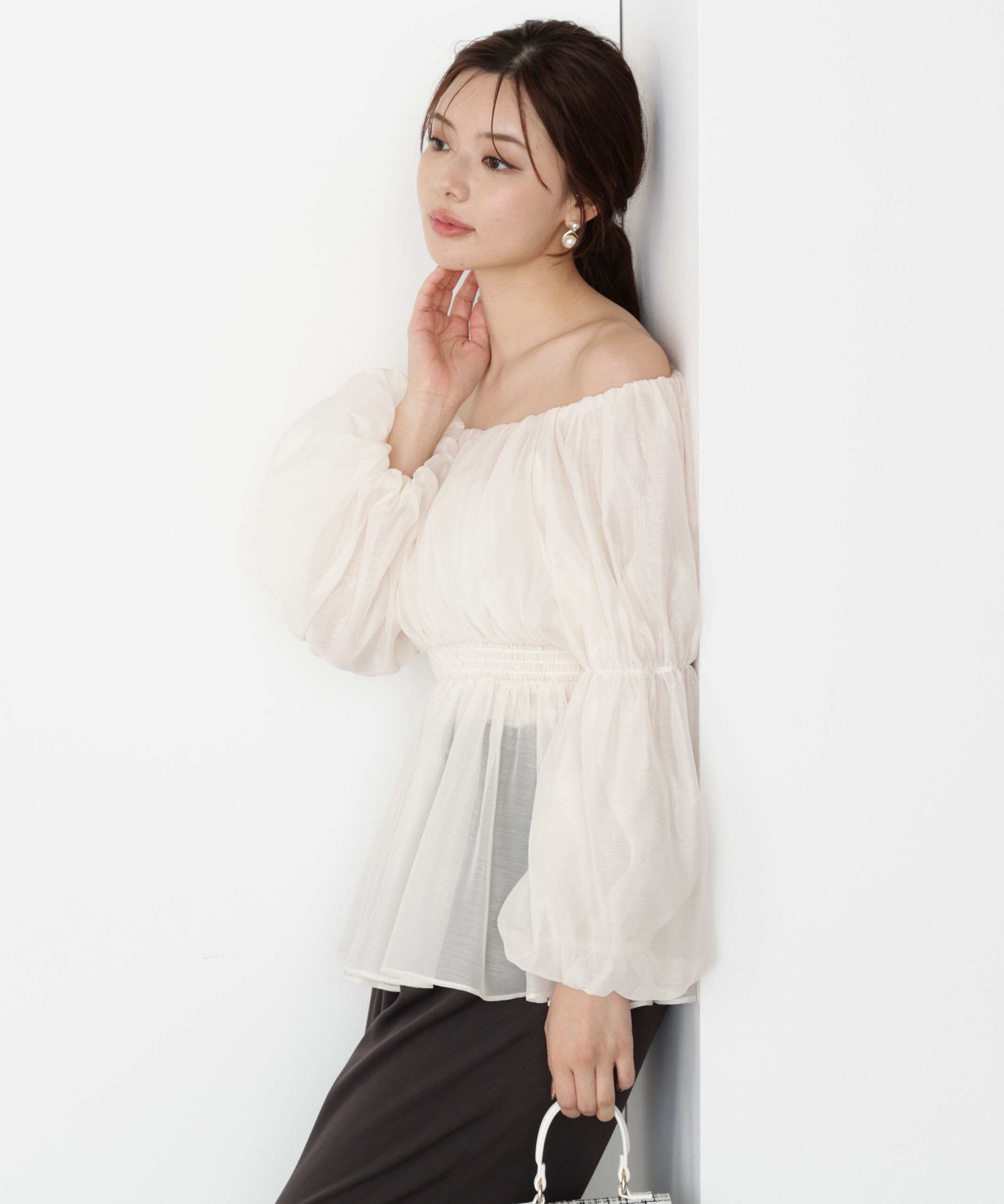 PROPORTION BODY DRESSING「＜ウォッシャブル＞バルーンスリーブオフショルブラウス 25AW」|シャツ・ブラウス|