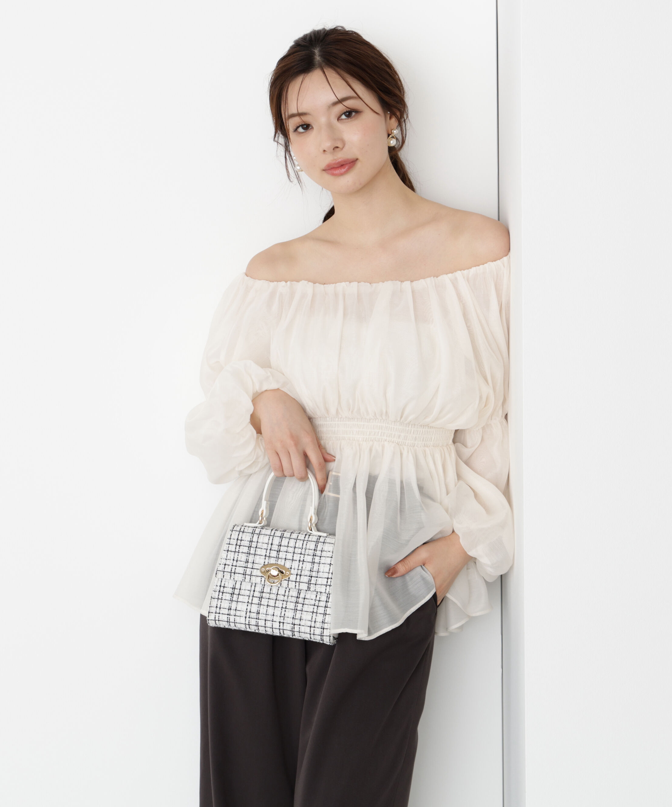 PROPORTION BODY DRESSING「＜ウォッシャブル＞バルーンスリーブオフショルブラウス 25AW」|シャツ・ブラウス|