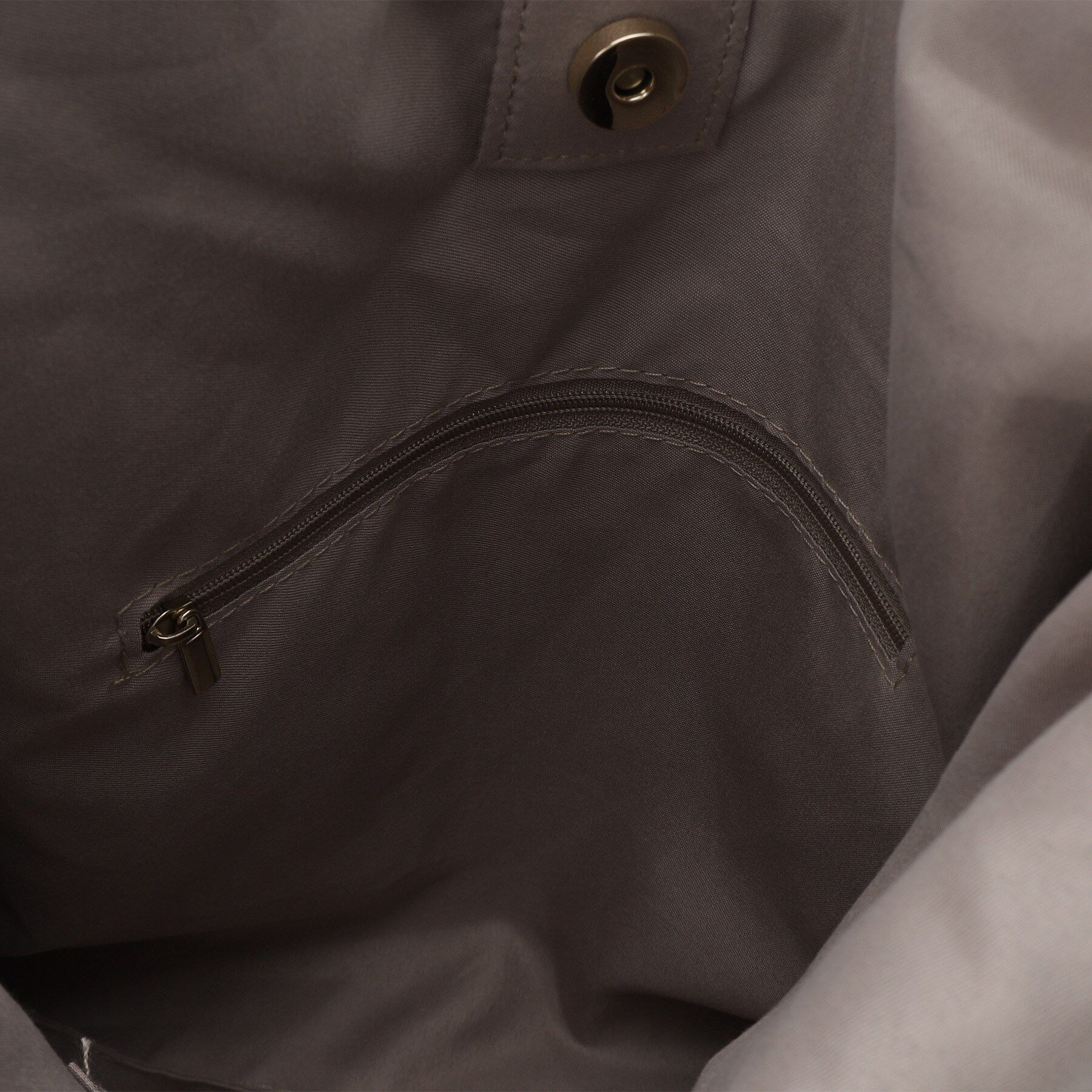 ITS&rsquo;DEMO「【A4対応】合皮Vカットトート」|トートバッグ|