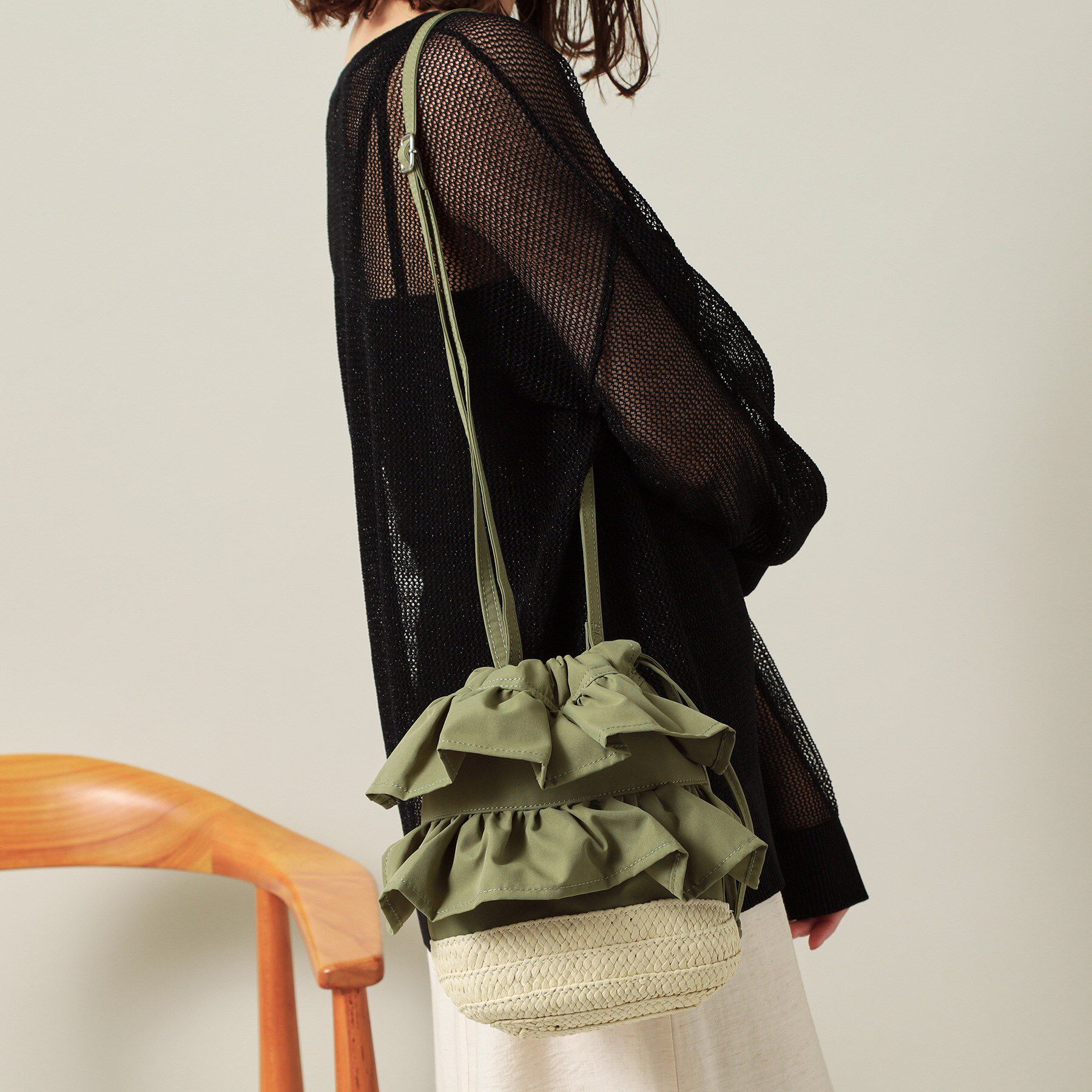 ITS&rsquo;DEMO「雑材フリルコンビ巾着ショルダー」|ショルダー・メッセンジャー|カーキ(027)
