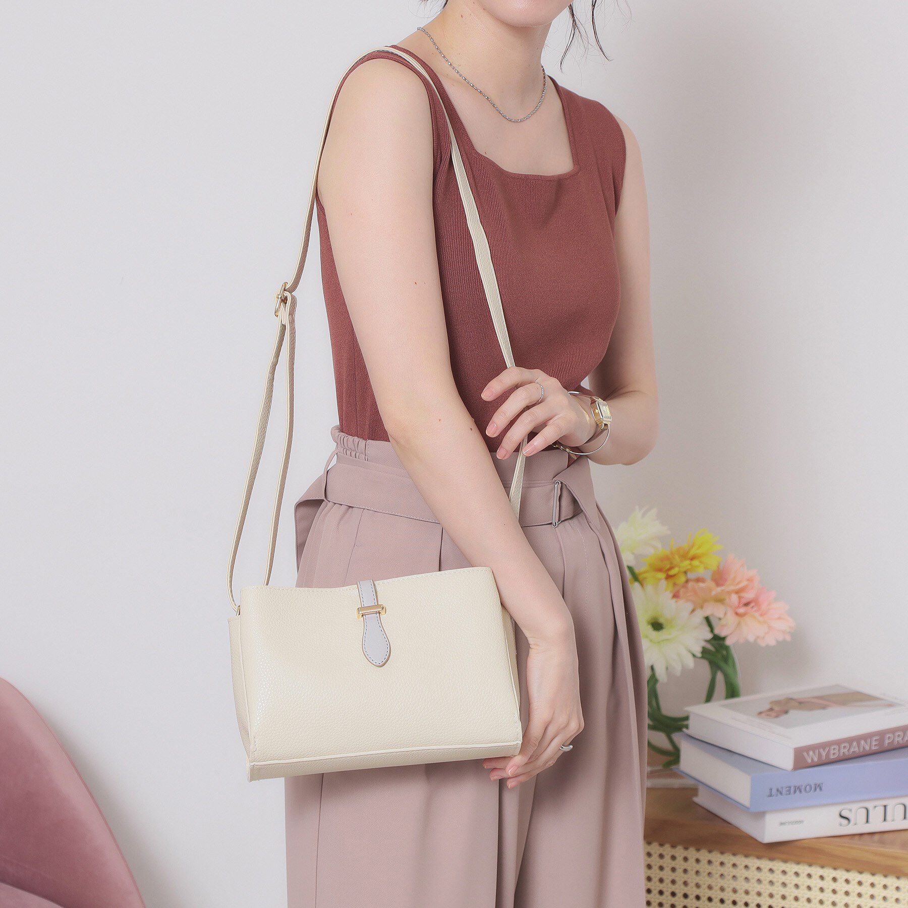 ITS&rsquo;DEMO「ベルト三層横型ショルダー」|ショルダー・メッセンジャー|アイボリー(004)