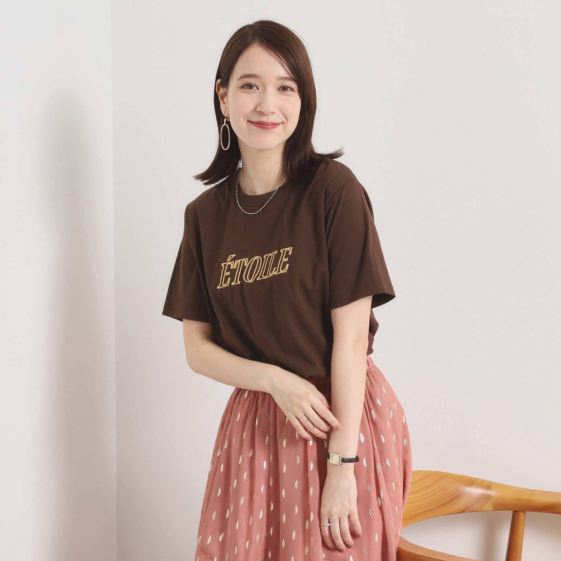 ITS&rsquo;DEMO「【手洗い可】刺繍ロゴTシャツ」|Tシャツ・カットソー|ブラウン(044)