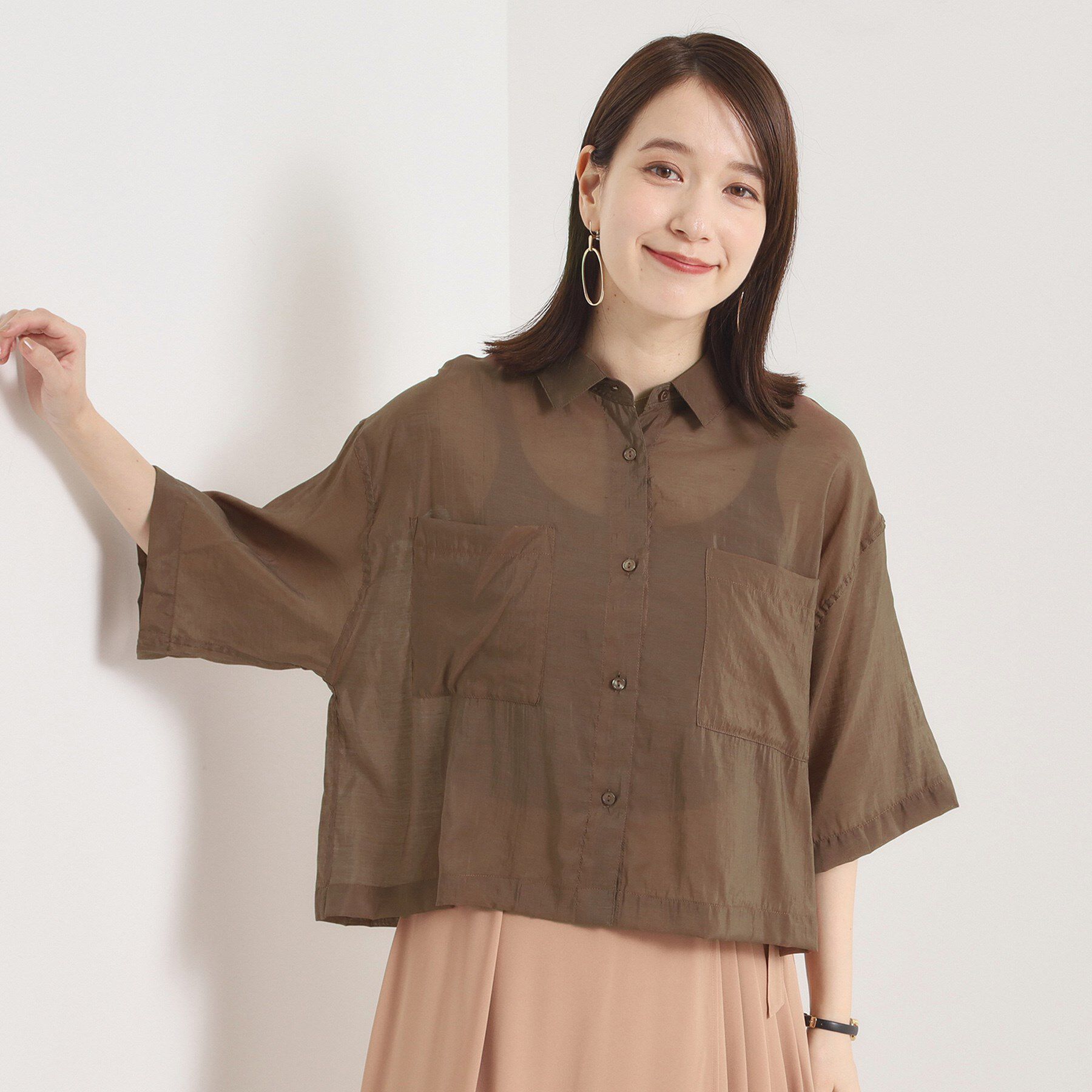 ITS&rsquo;DEMO「【手洗い可】シアー短丈シャツ」|シャツ・ブラウス|ブラウン(043)