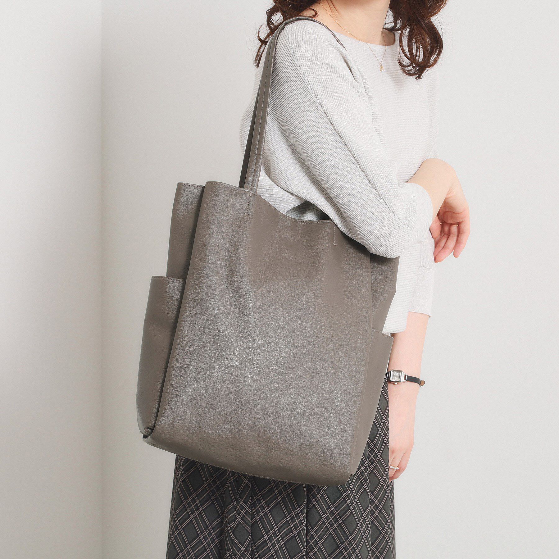 ITS&rsquo;DEMO「【A4対応／8色】収納上手になれるトート」|トートバッグ|チャコールグレー(0