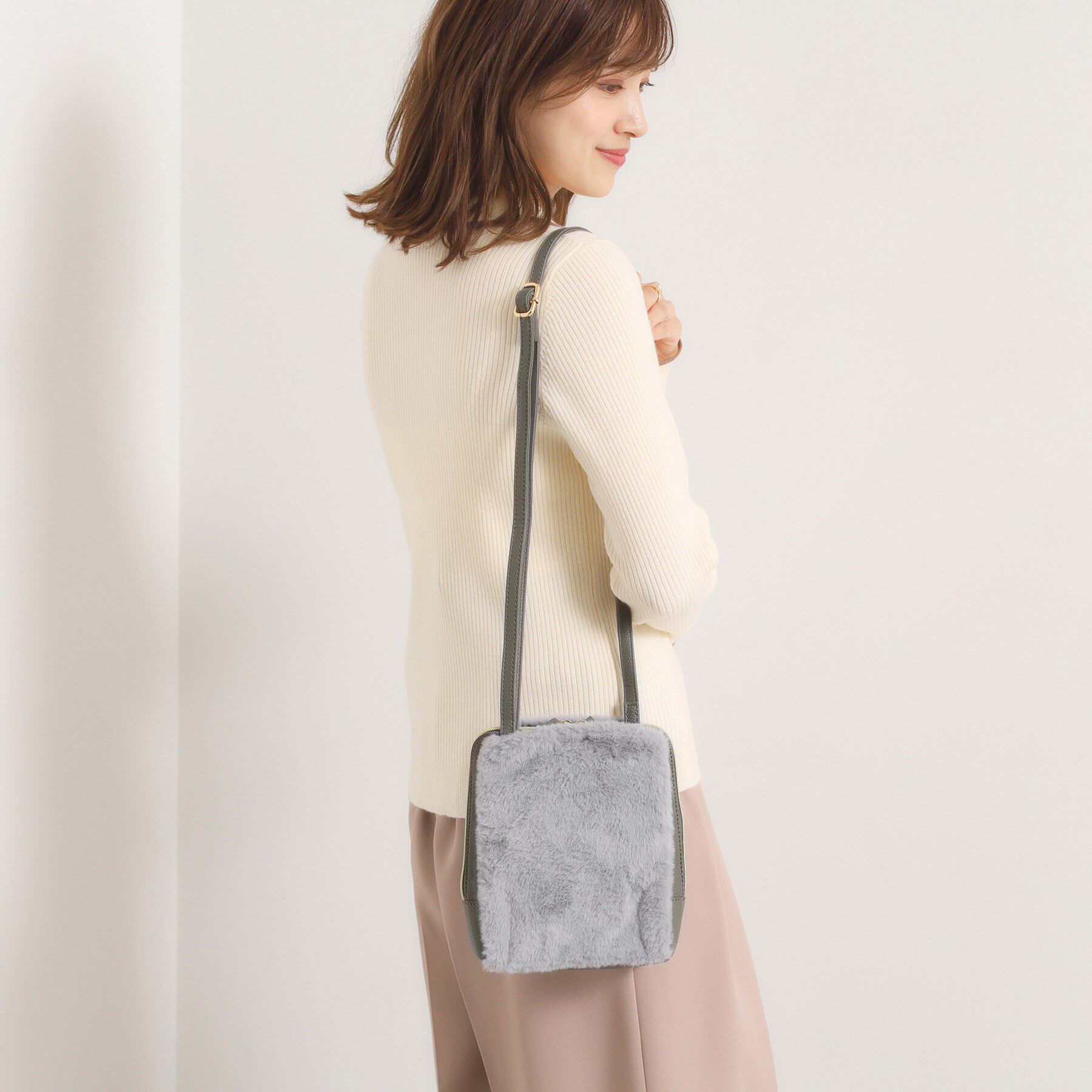 ITS&rsquo;DEMO「三層フェイクファーミニショルダー」|ショルダー・メッセンジャー|