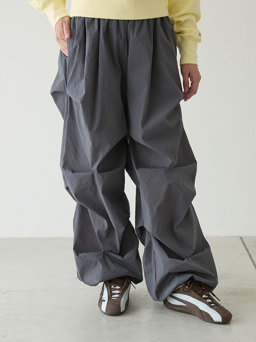 emmi atelier「ランダムタックナイロンワークパンツ」|チノ|