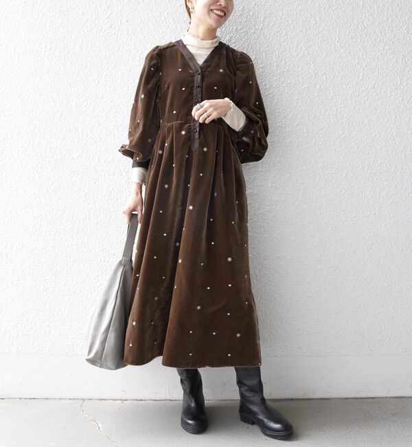 SHIPS any「SHIPS any:〈手洗い可能〉ポリエステル ベロア 刺繍 タック フレア ワンピース」|ワンピース|