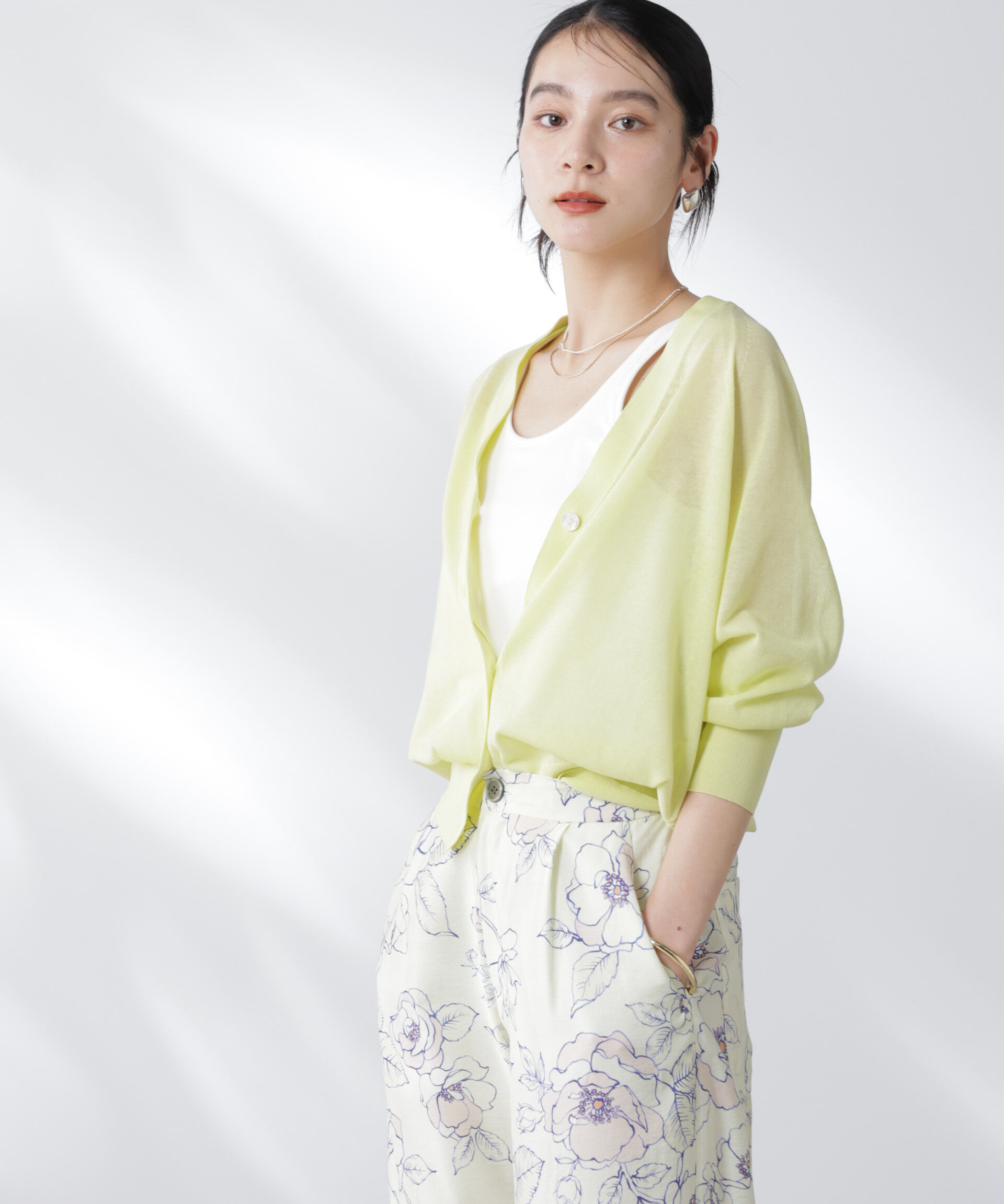 nano･universe「コットンスパークシアーＶネックカーディガン」|ニット・セーター|