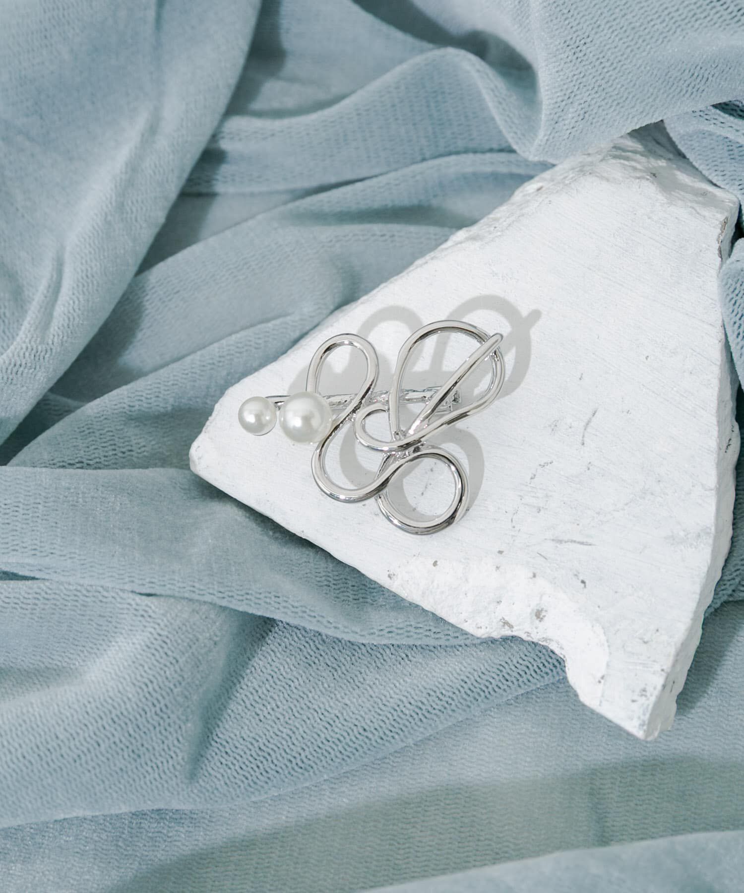 SMELLY「メタルラインポイントパールブローチ」|ブローチ・コサージュ|