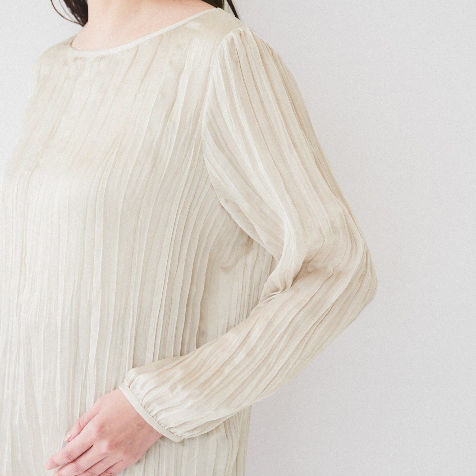 UNTITLED「【きれいめ/エレガント】サテンオーガンジー インナーブラウス」|シャツ・ブラウス|