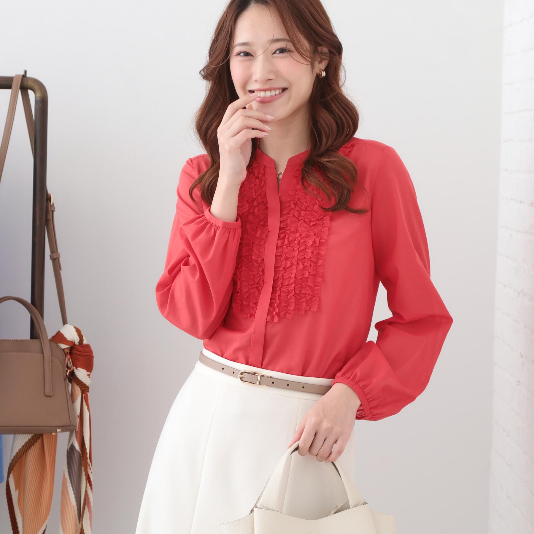 COUP DE CHANCE「【手洗い可/きれいめ服】シアーローンフリルブラウス」|シャツ・ブラウス|レッド(061)