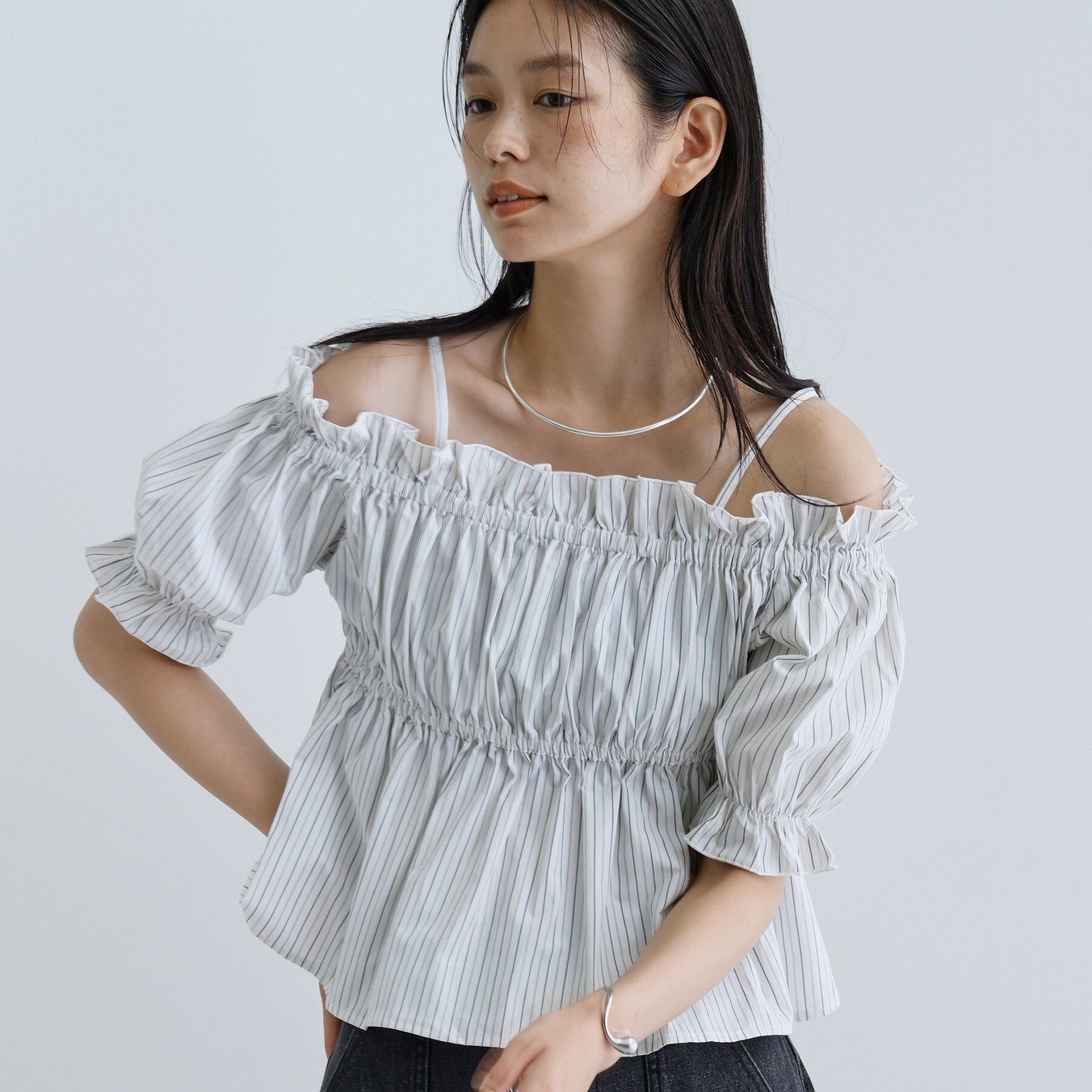 GALLEST「【一部店舗限定】オフショルシャーリングブラウス」|シャツ・ブラウス|ホワイト(301)