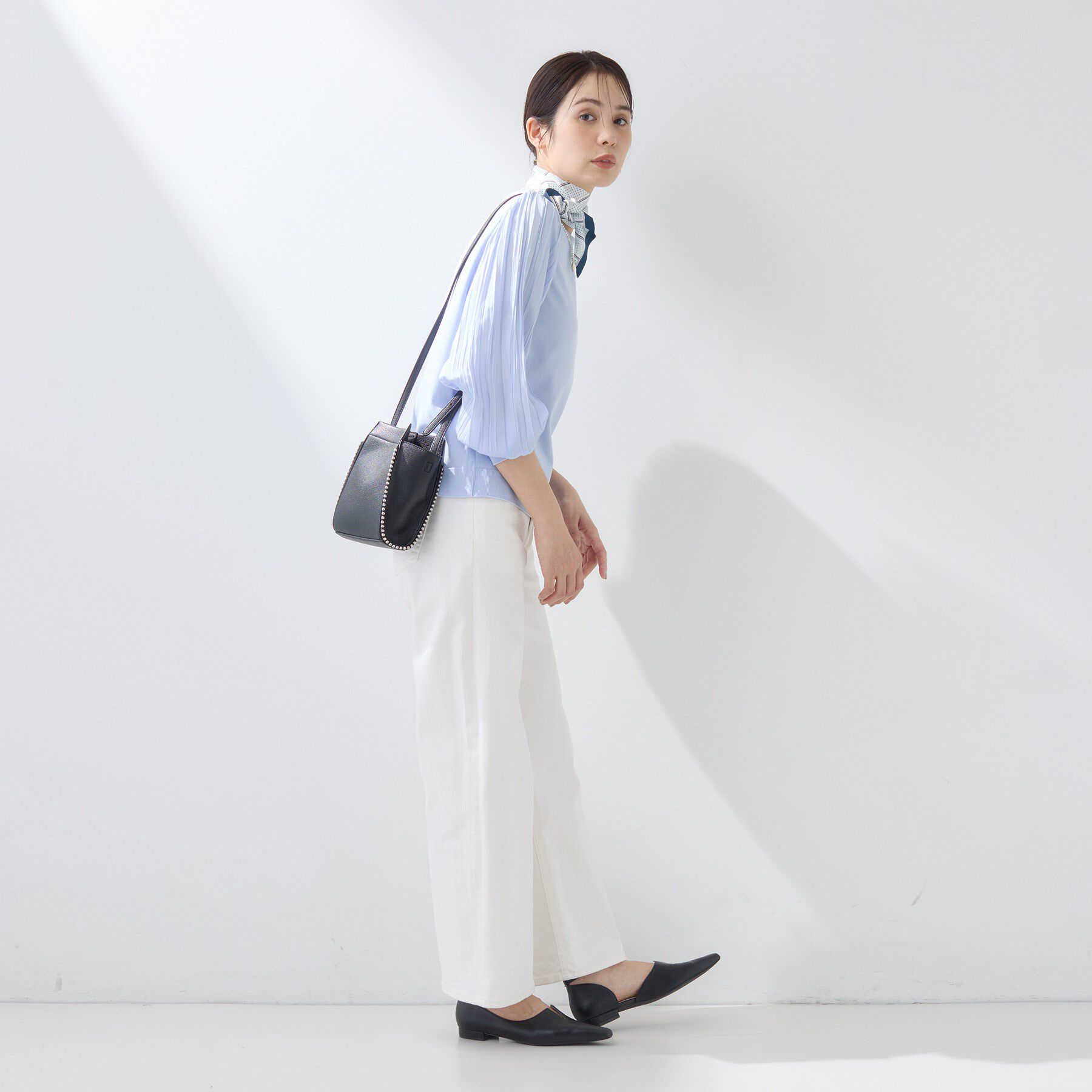 INDIVI「【合皮】スタッズ風メタルポシェットバッグ」|ショルダー・メッセンジャー|