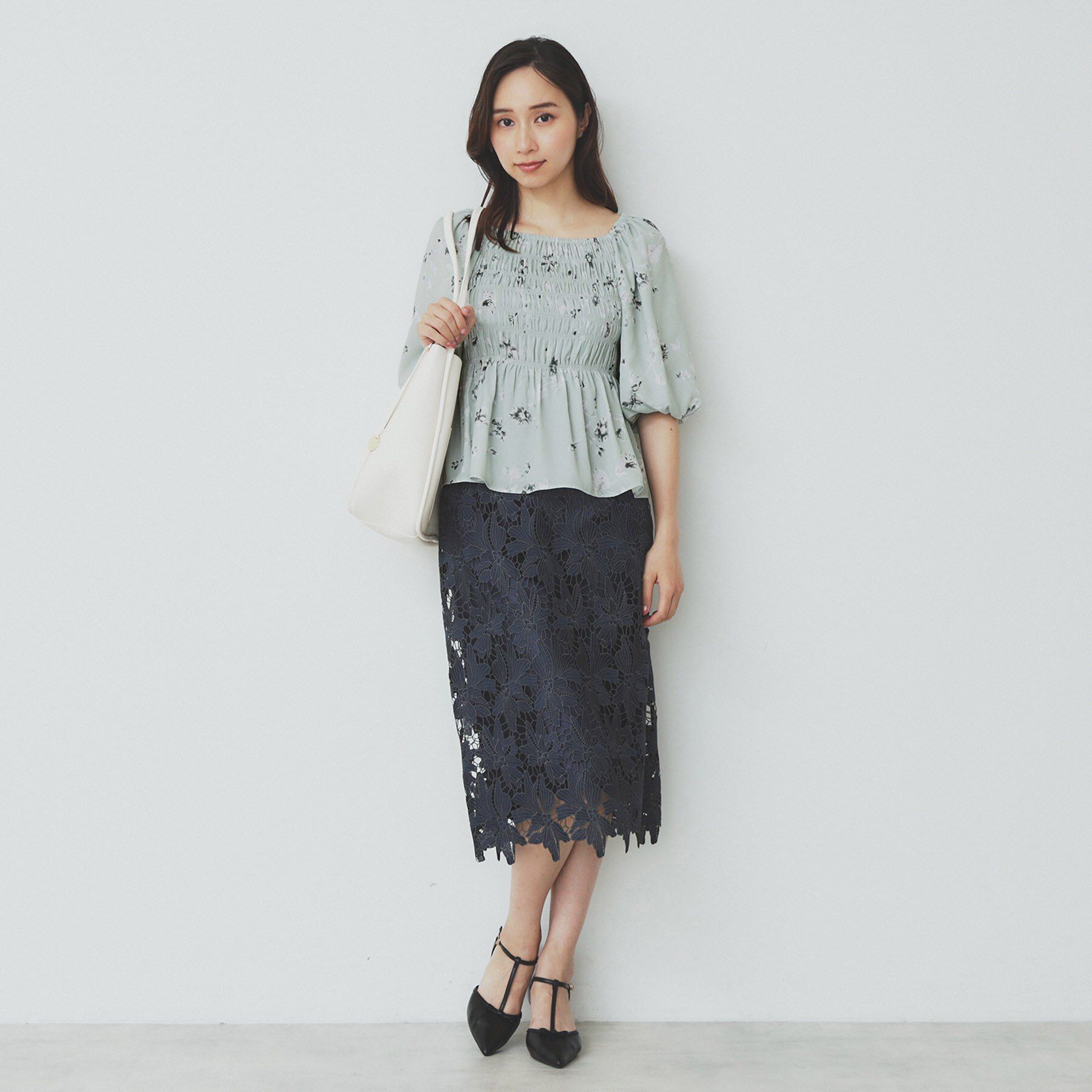 index「フラワーシャーリングペプラムブラウス【洗濯機洗い可】」|シャツ・ブラウス|