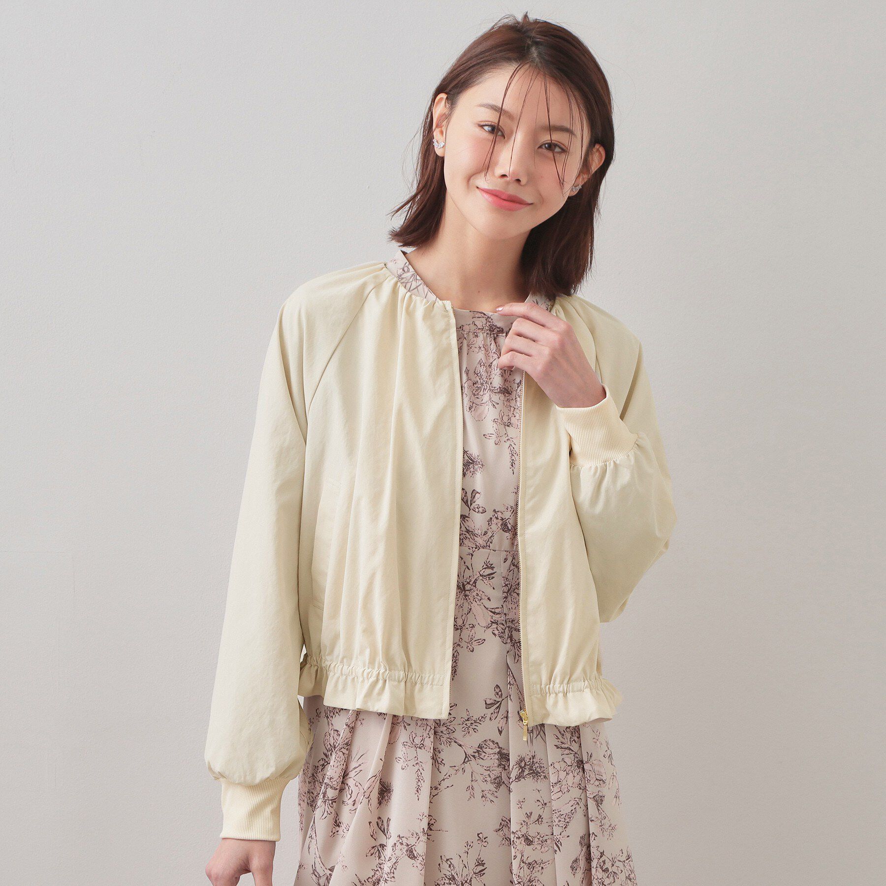 index「マイクロリサイクルポリエステルノーカラーブルゾン【洗濯機OK／接触冷感／防シワ】」|テーラードジャケット|グレージュ(050)