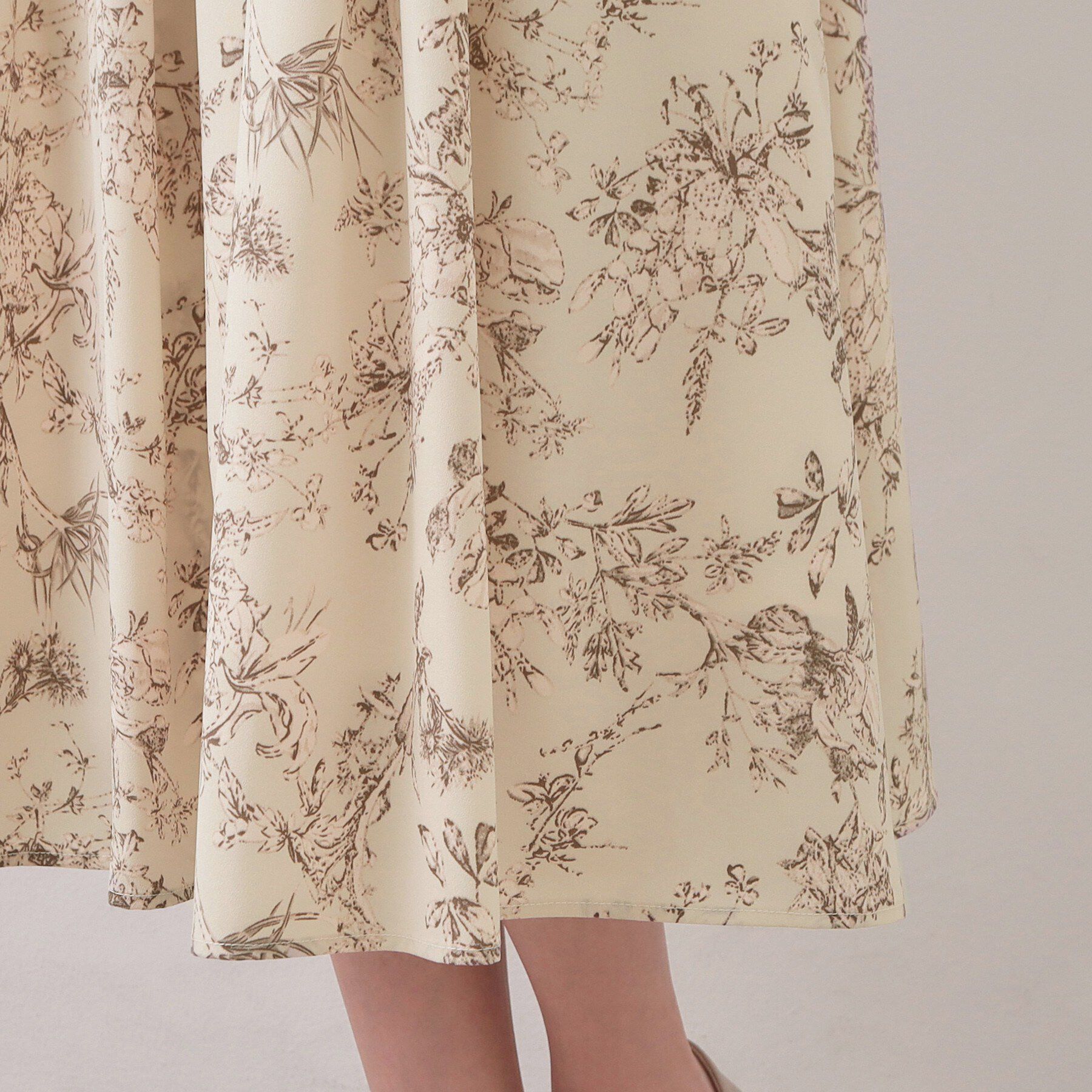 index「フラワーハイネックタックワンピース【洗濯機OK／イージーアイロン／防シワ】」|ワンピース|