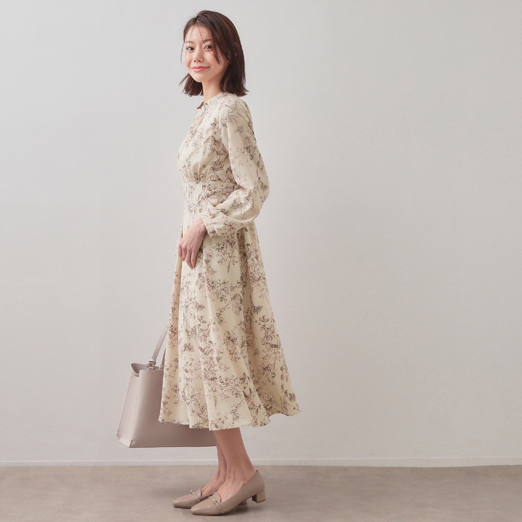 index「フラワーハイネックタックワンピース【洗濯機OK／イージーアイロン／防シワ】」|ワンピース|