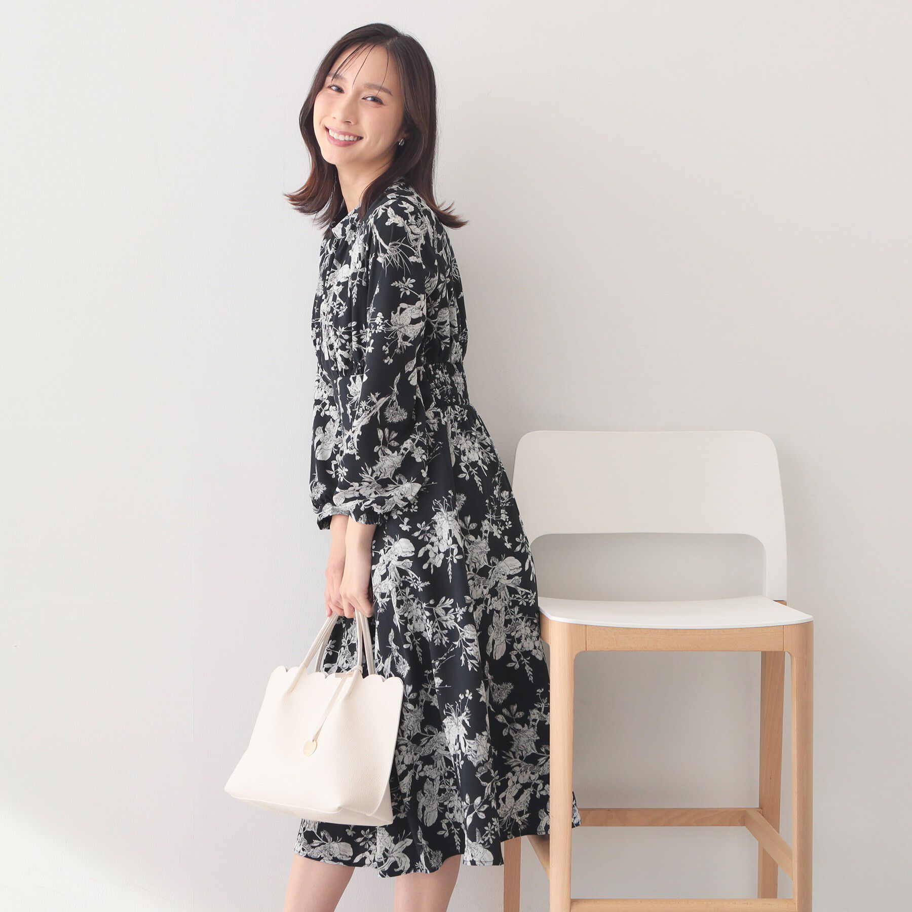 index「フラワーハイネックタックワンピース【洗濯機OK／イージーアイロン／防シワ】」|ワンピース|