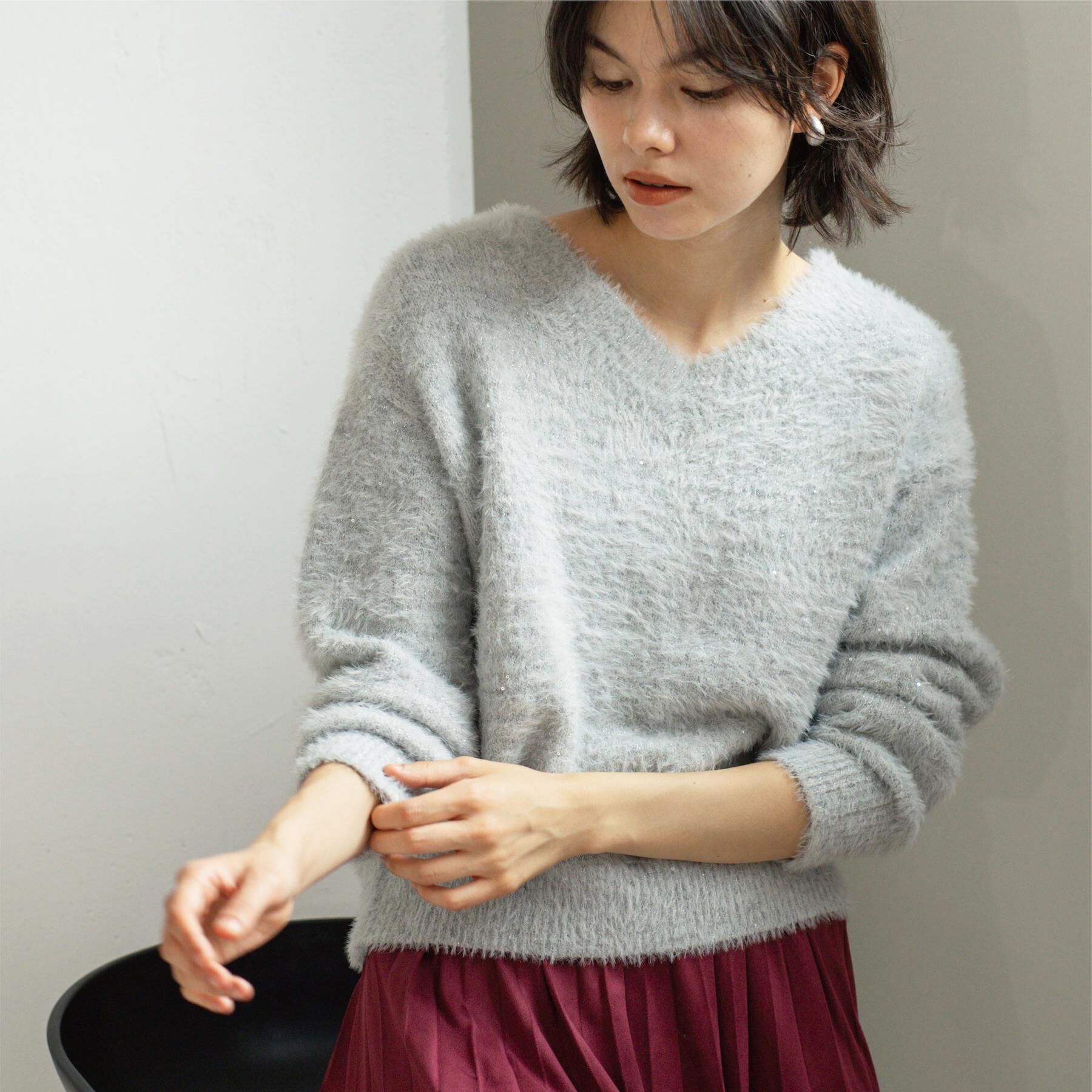 OPAQUE.CLIP「スパンコールフェザーVネックニット【洗濯機OK】」|ニット・セーター|