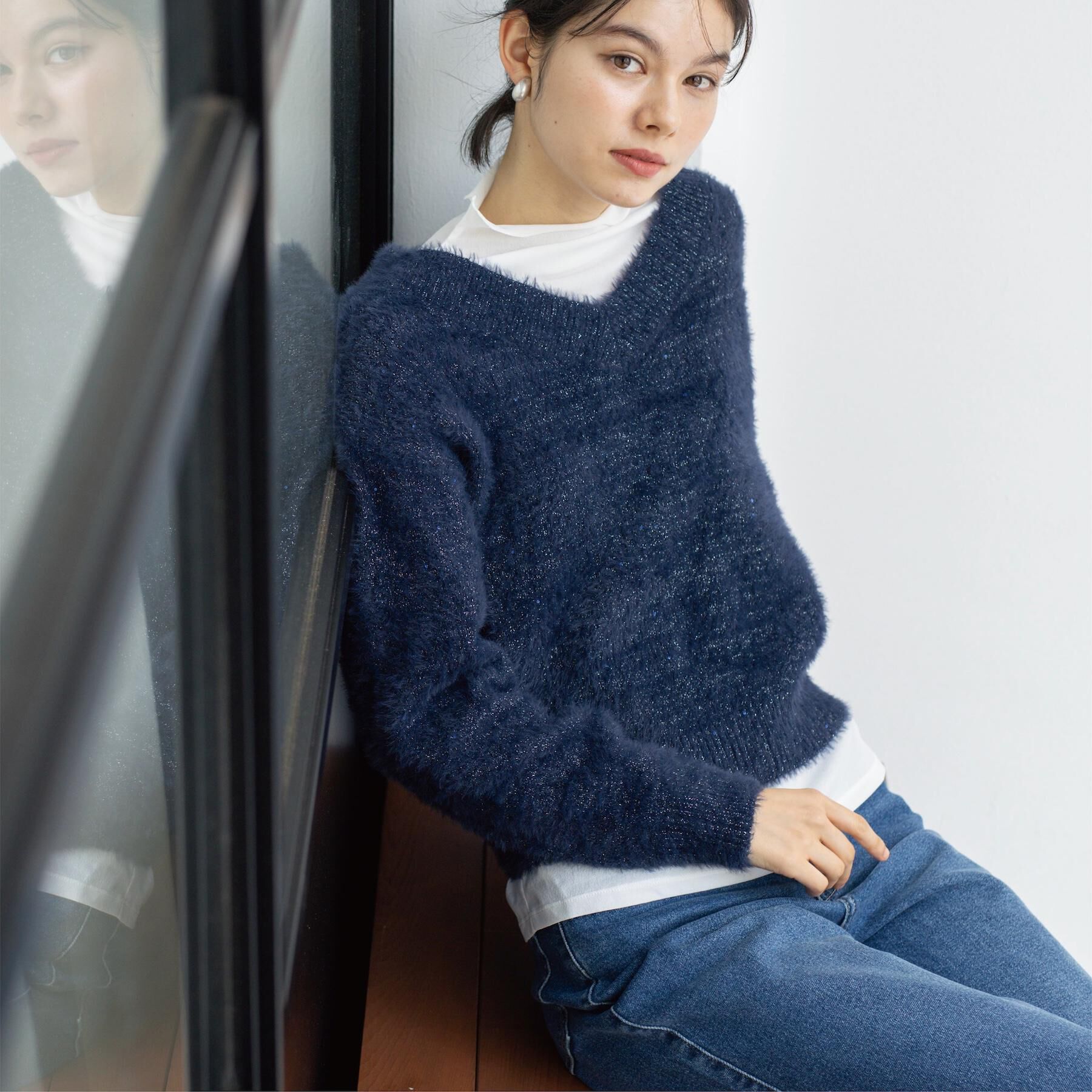 OPAQUE.CLIP「スパンコールフェザーVネックニット【洗濯機OK】」|ニット・セーター|ネイビー(694)