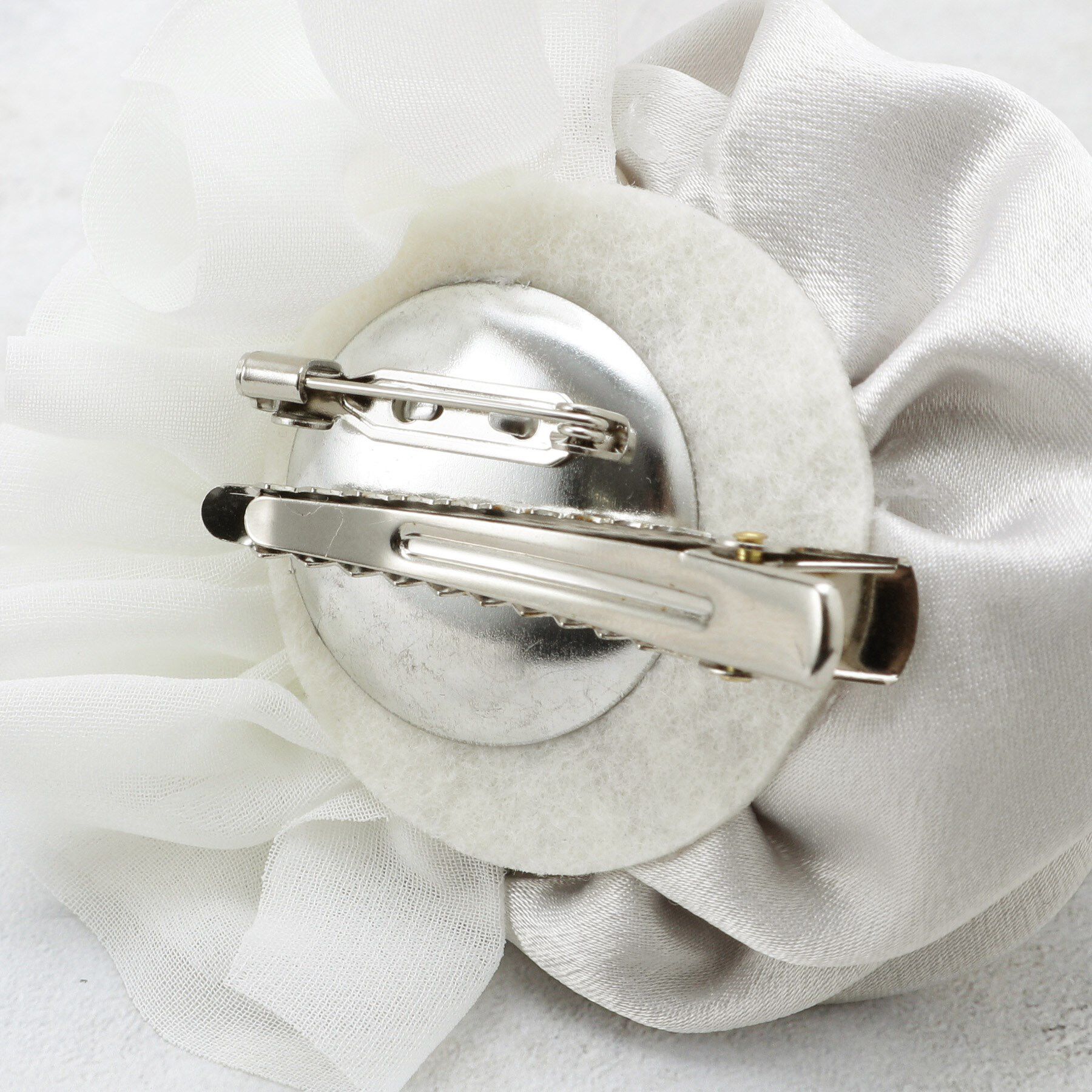 OPAQUE.CLIP「フェイクパールローズコサージュ」|ブローチ・コサージュ|