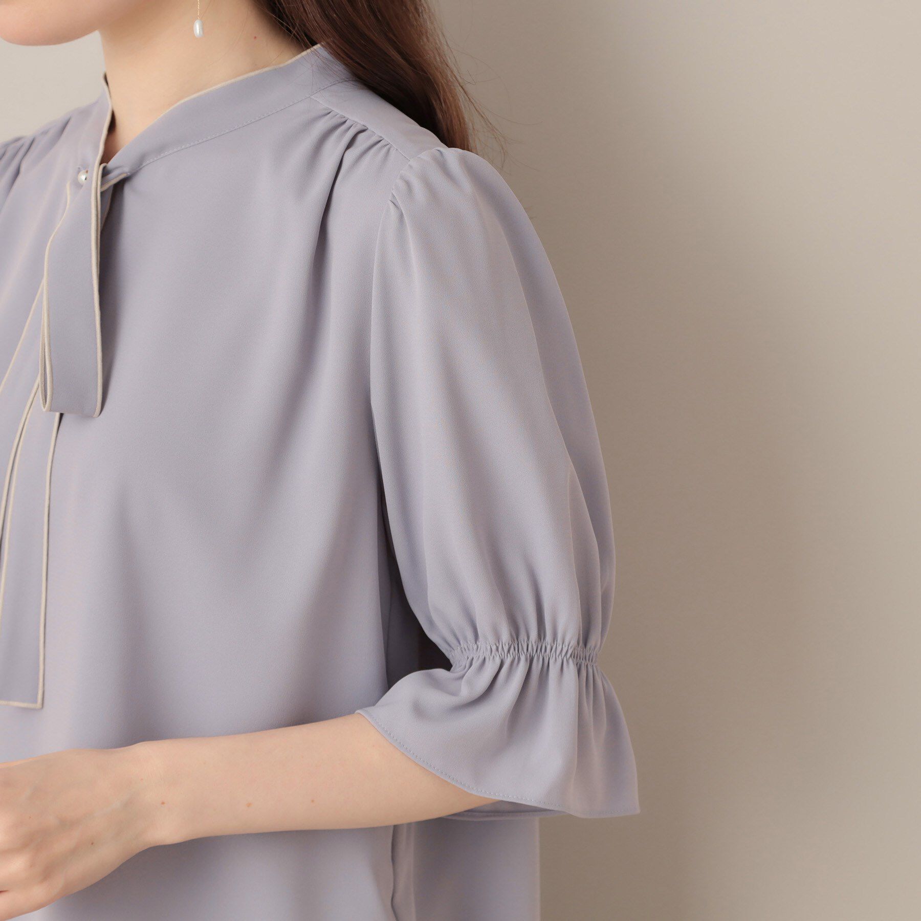 Couture broach「【大人可愛い・5分袖・通勤】デザインタイブラウス」|シャツ・ブラウス|