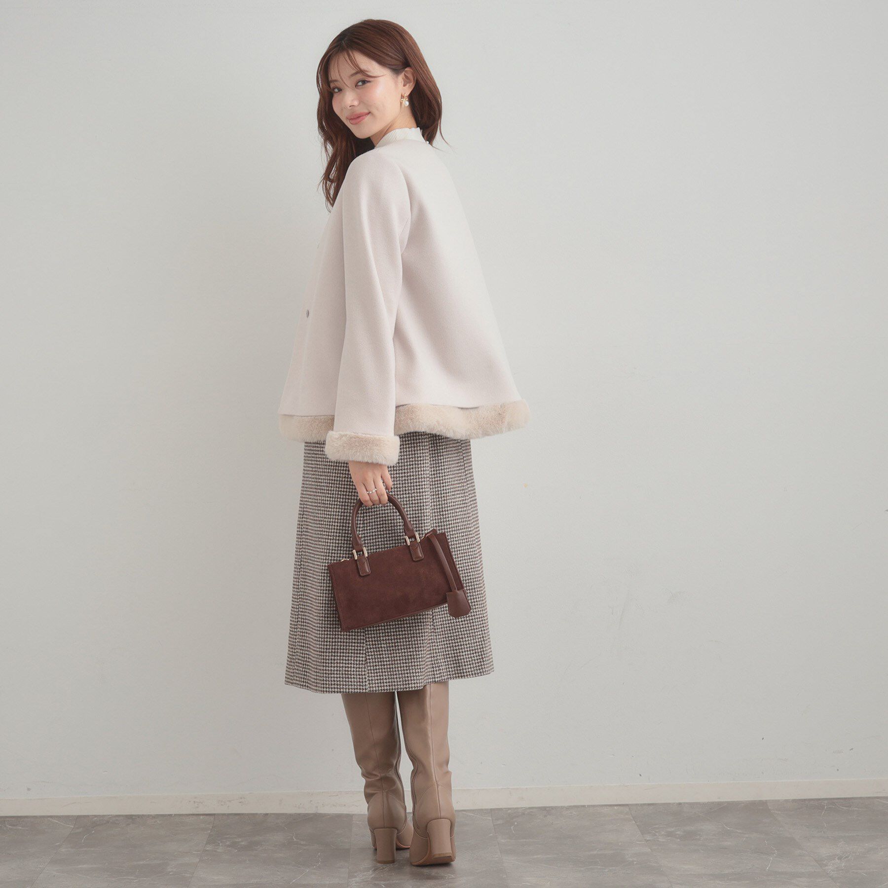 Couture broach「【大人レディ・フェイクファー取り外し可能】ケープ風ショートコート」|ノーカラーコート|