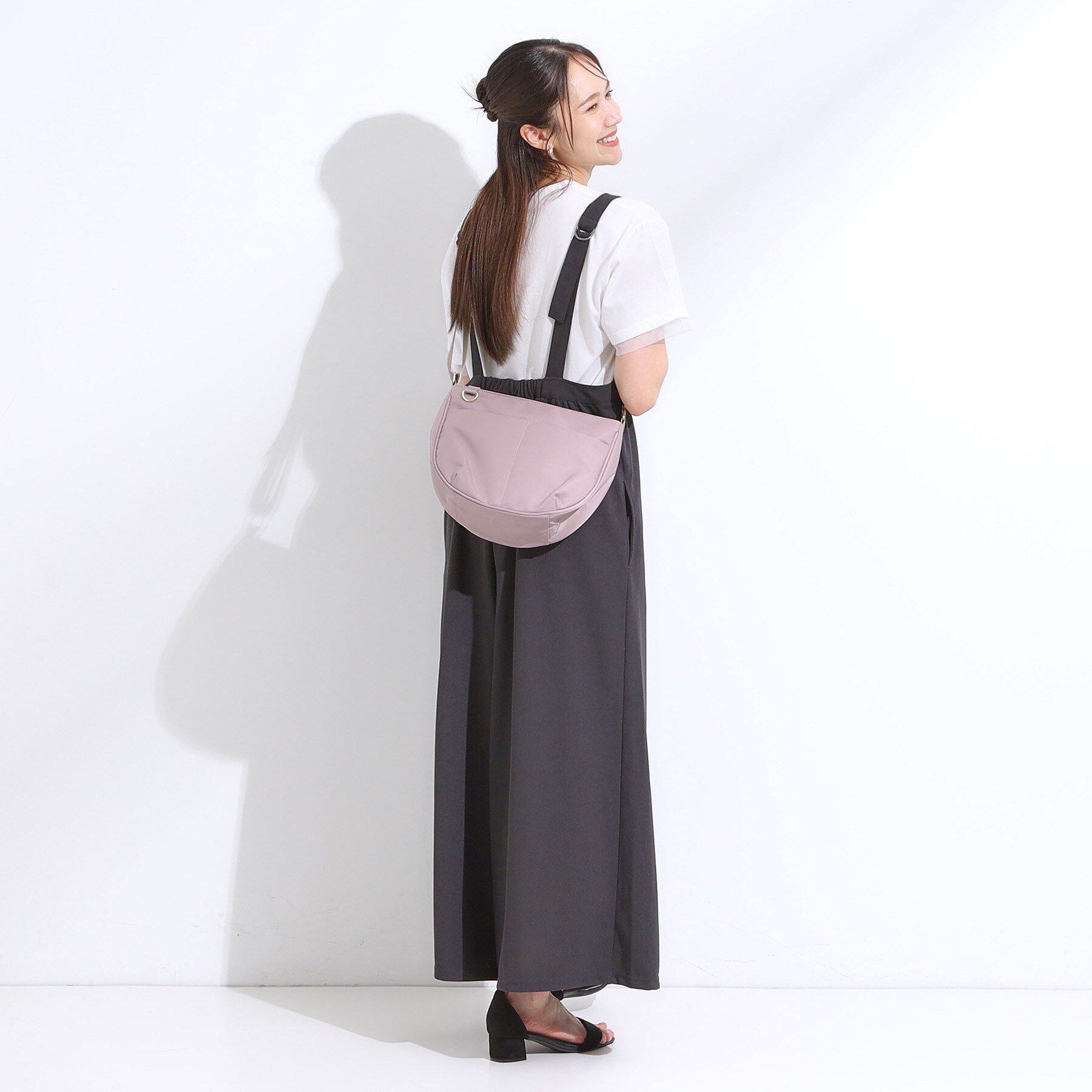 SHOO･LA･RUE「【撥水】フロントポケットハーフムーンショルダーバッグ」|ショルダー・メッセンジャー|